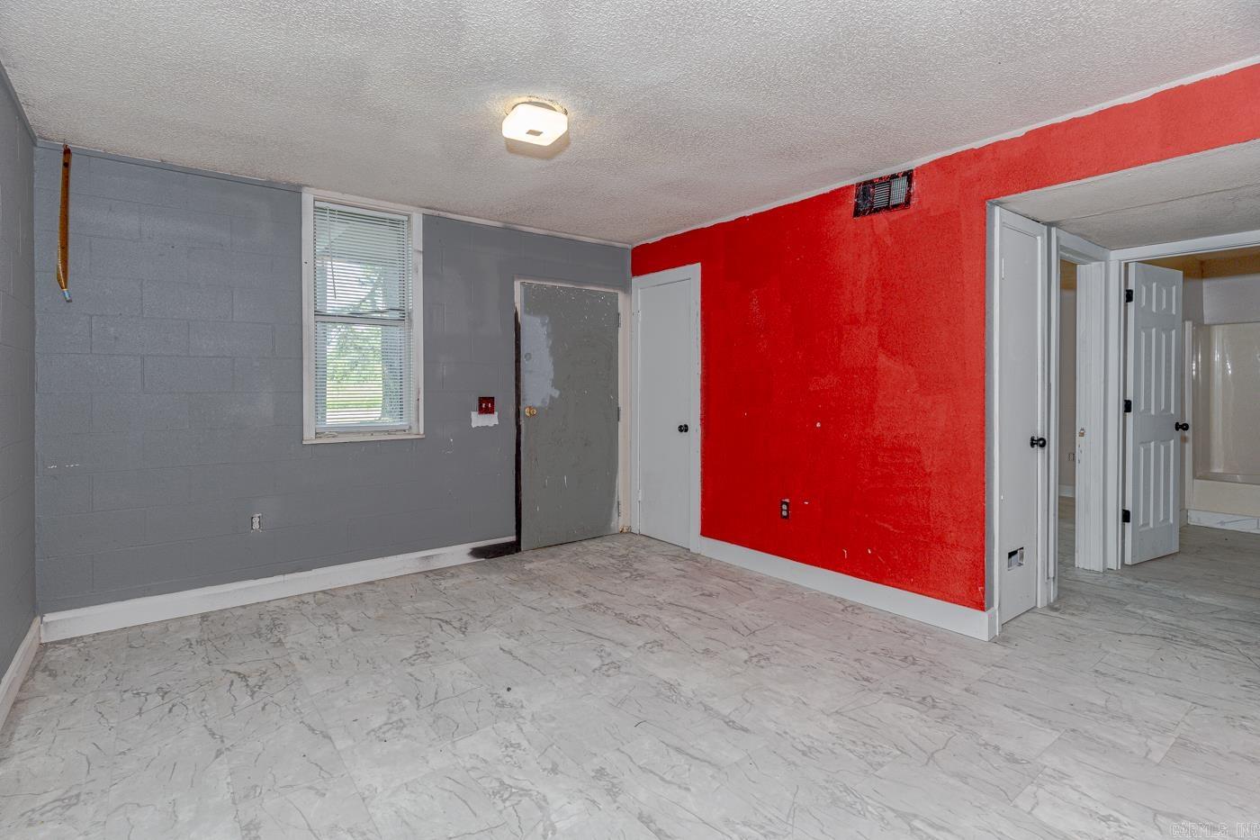 1261 County Road 380 Property Photo 4