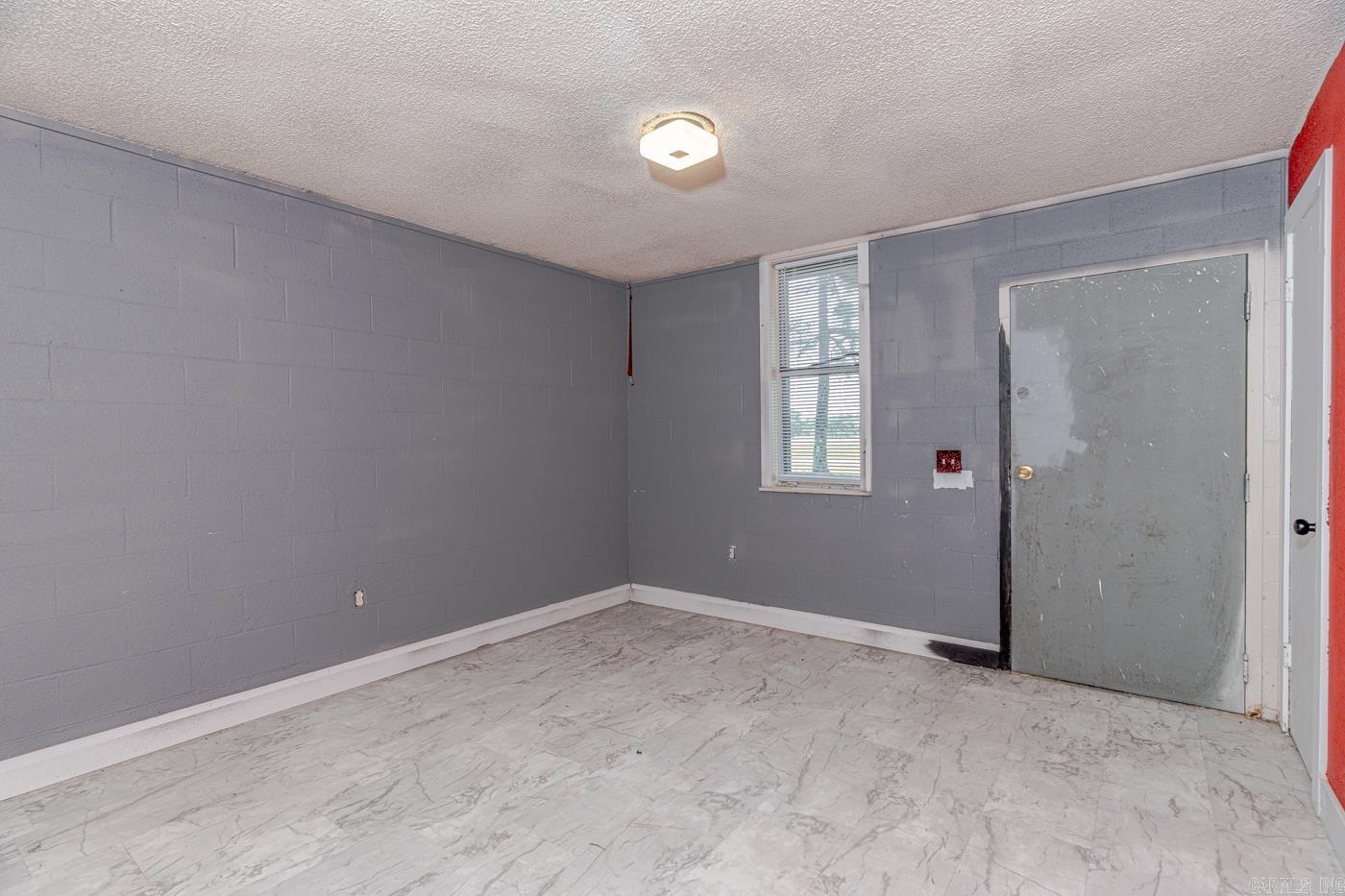 1261 County Road 380 Property Photo 6