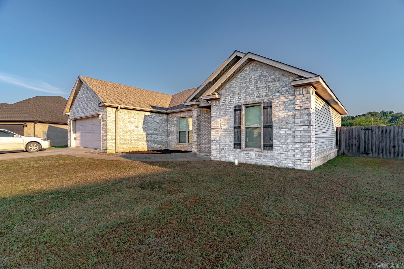 1116 Gregory Ct Property Photo 2