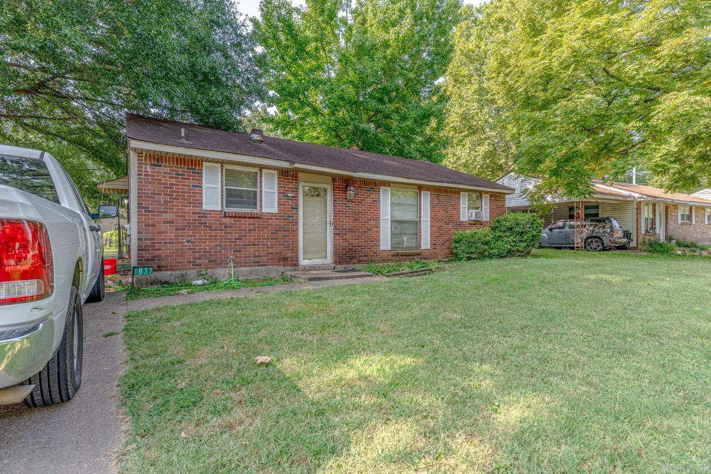 1837 Rosemond Ave Property Photo 3