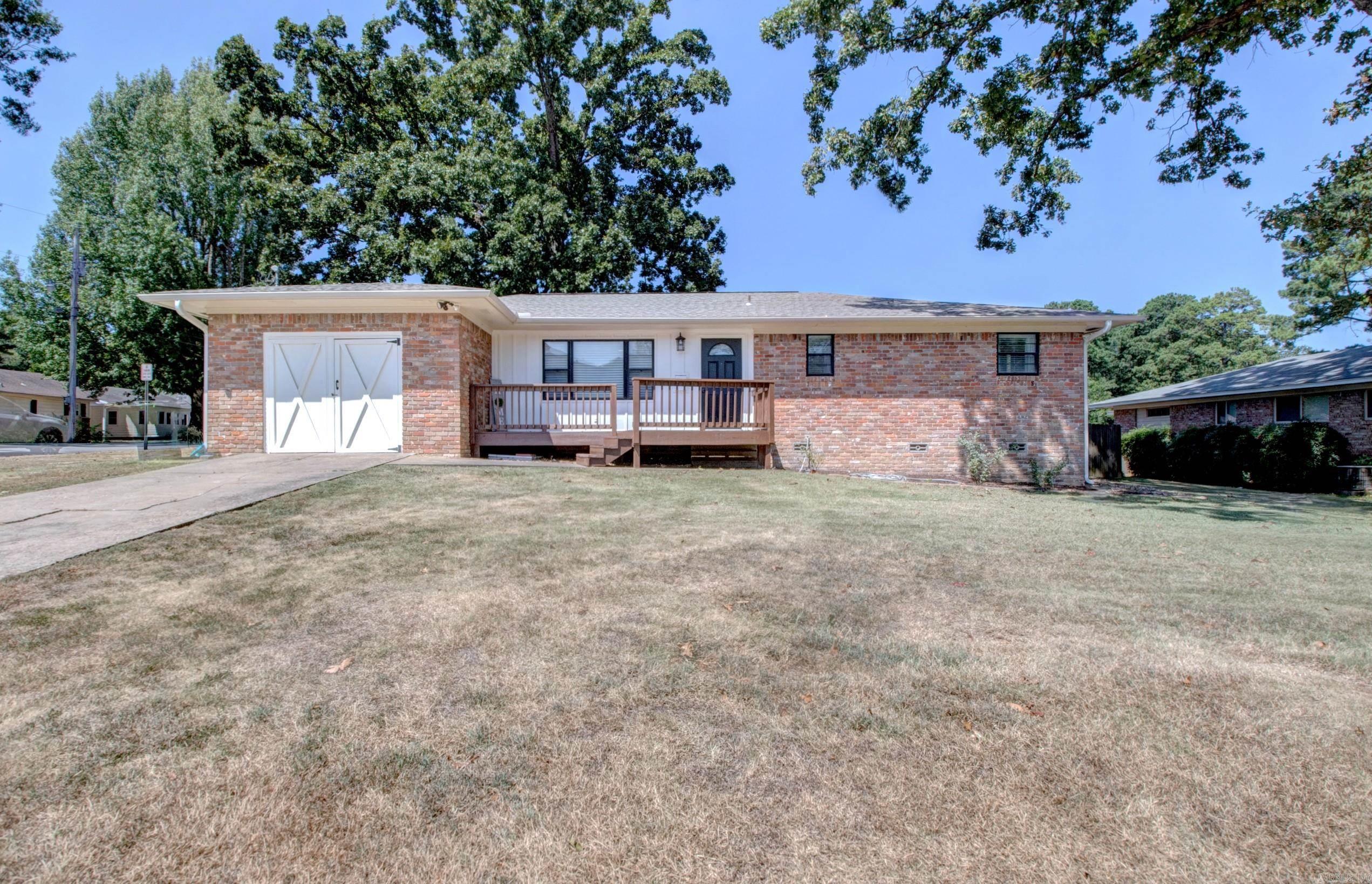 602 E Saline Circle Property Photo 1