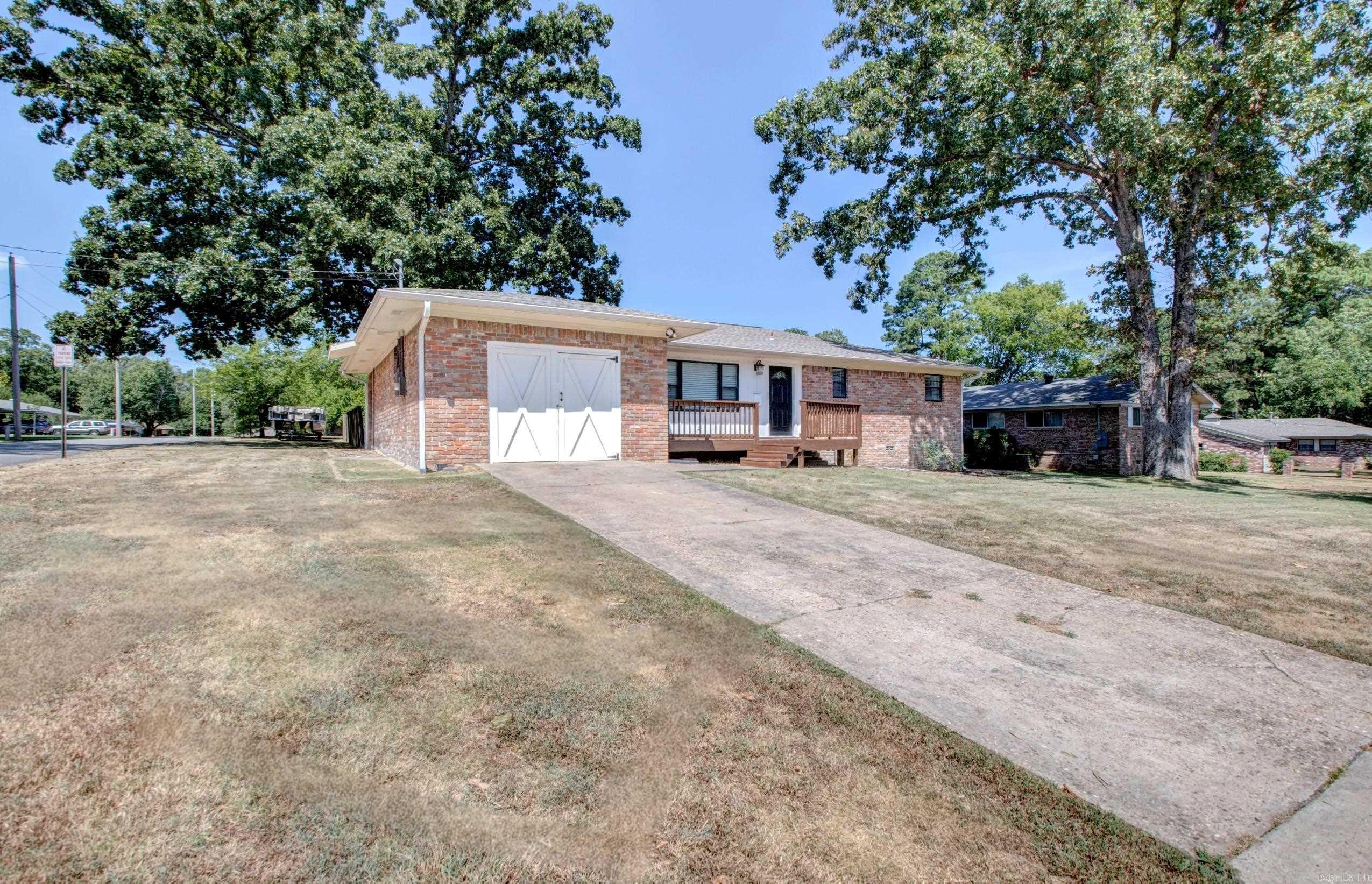 602 E Saline Circle Property Photo 3