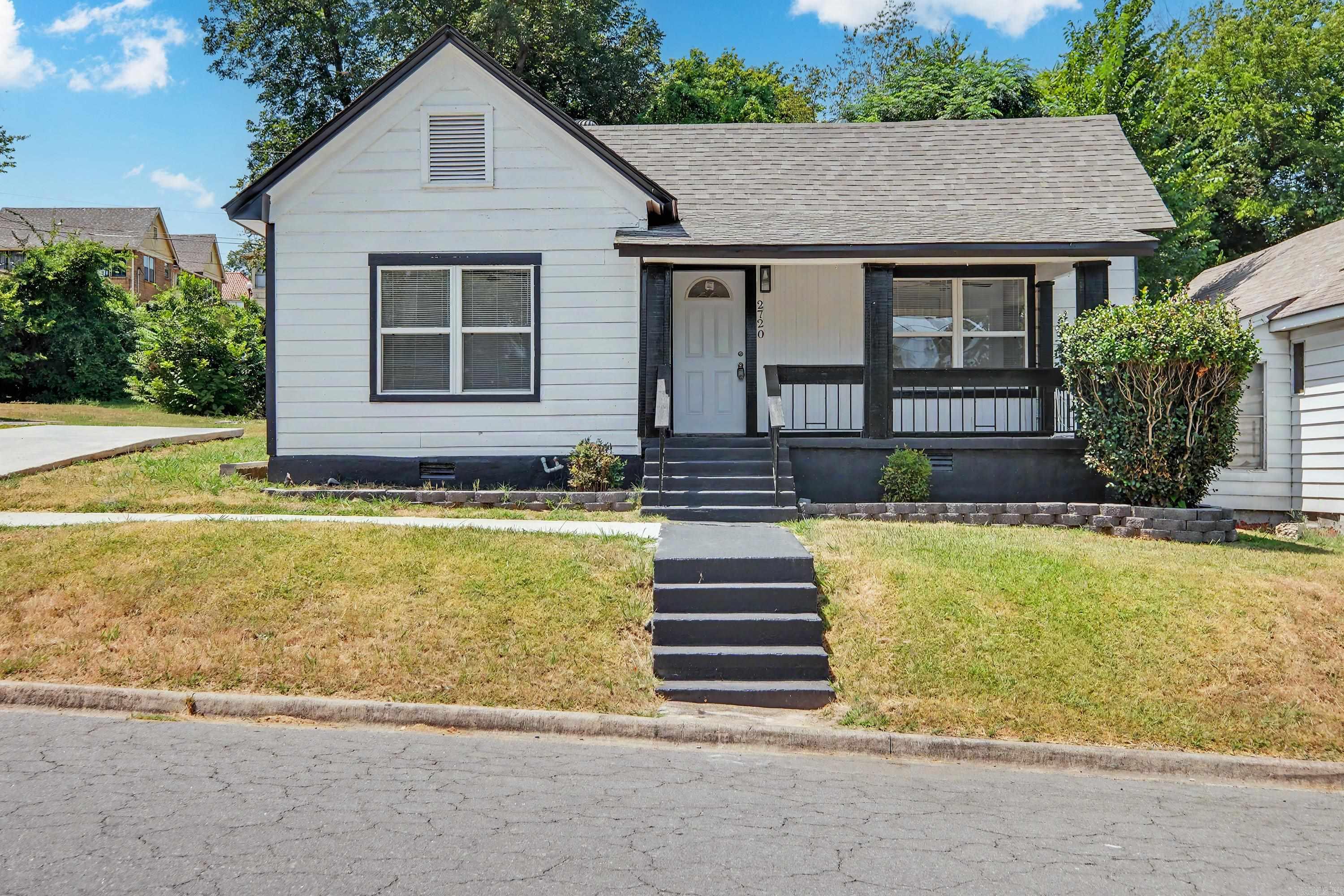 2720 S Spring Street Property Photo 1