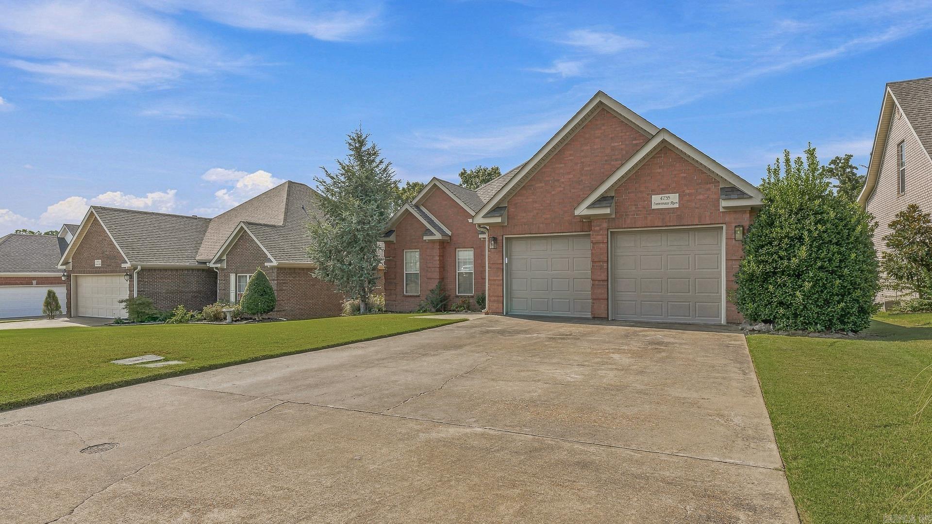 4733 Inverness Run Property Photo 3