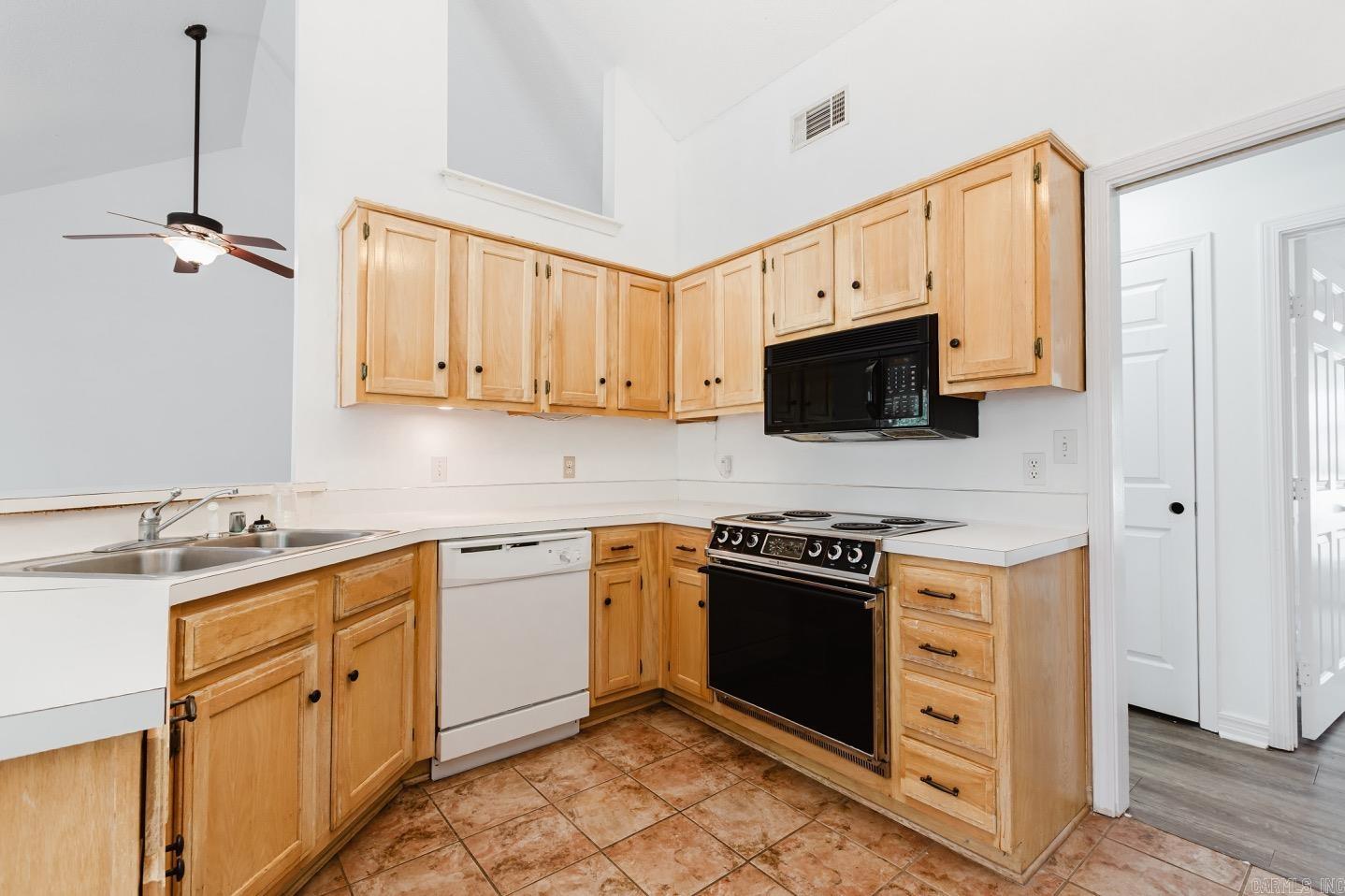 7 High Timber Drive Property Photo 3