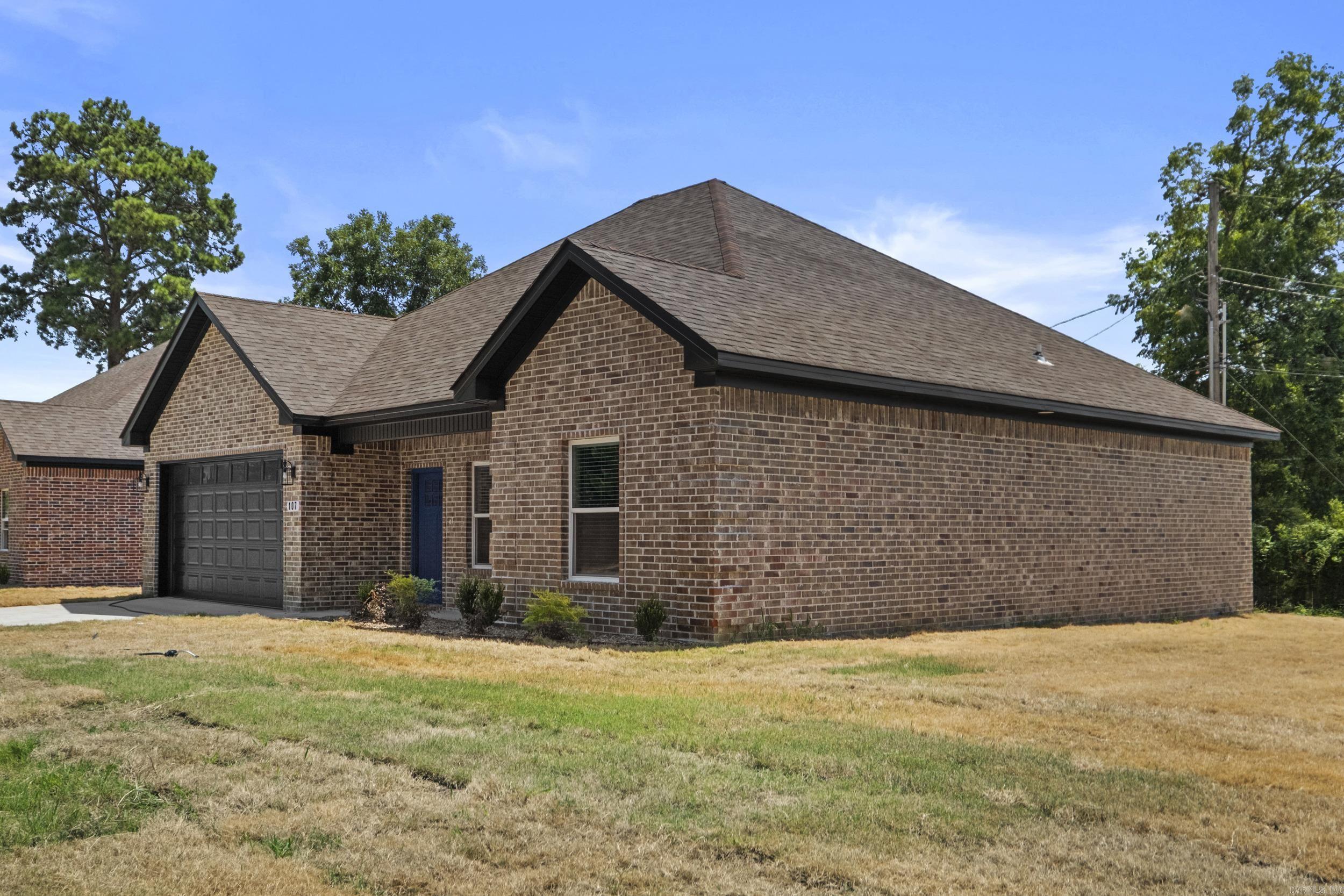 107 Christian Lane Property Photo 3