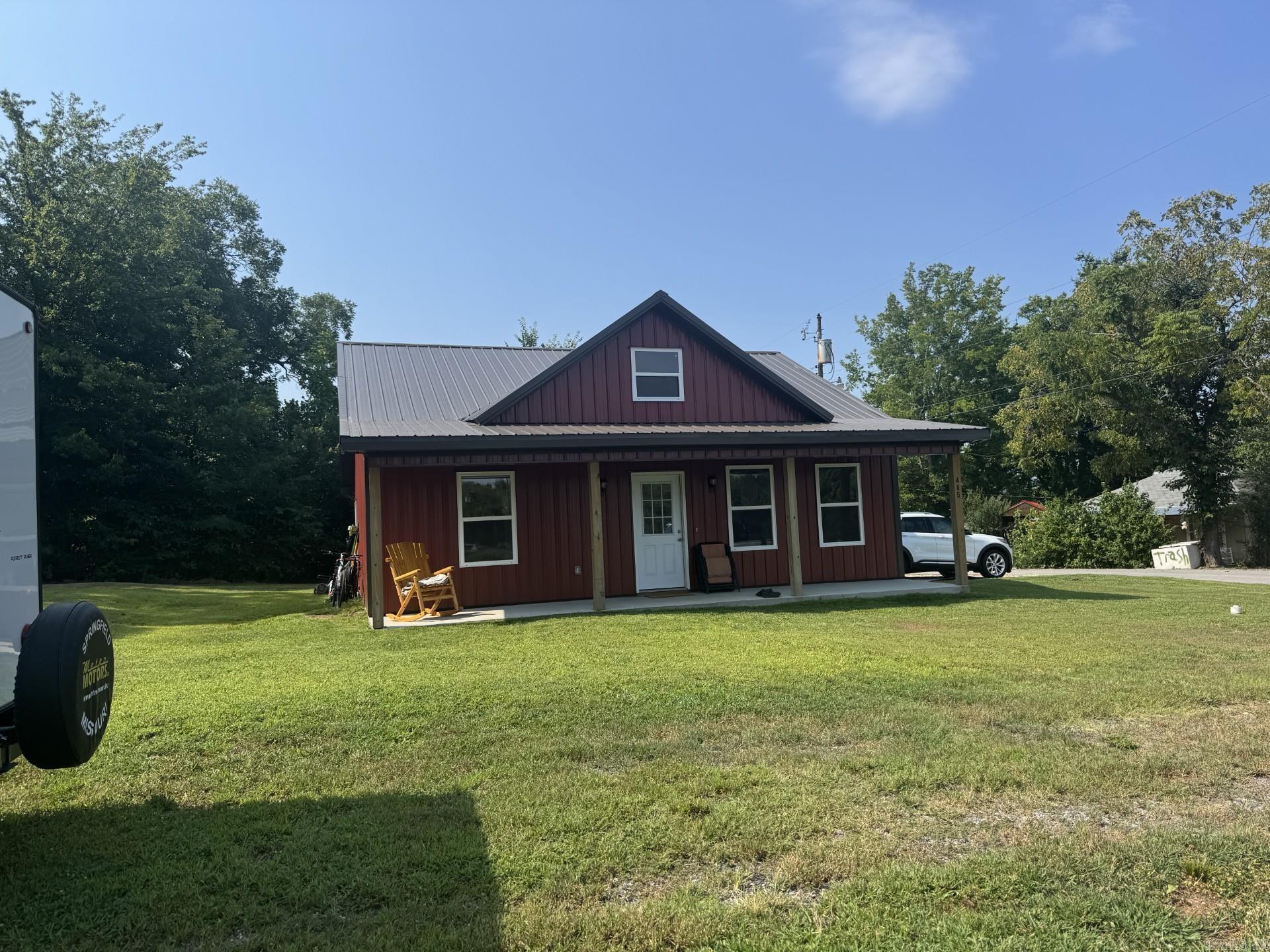 405 Walnut Street Property Photo 1