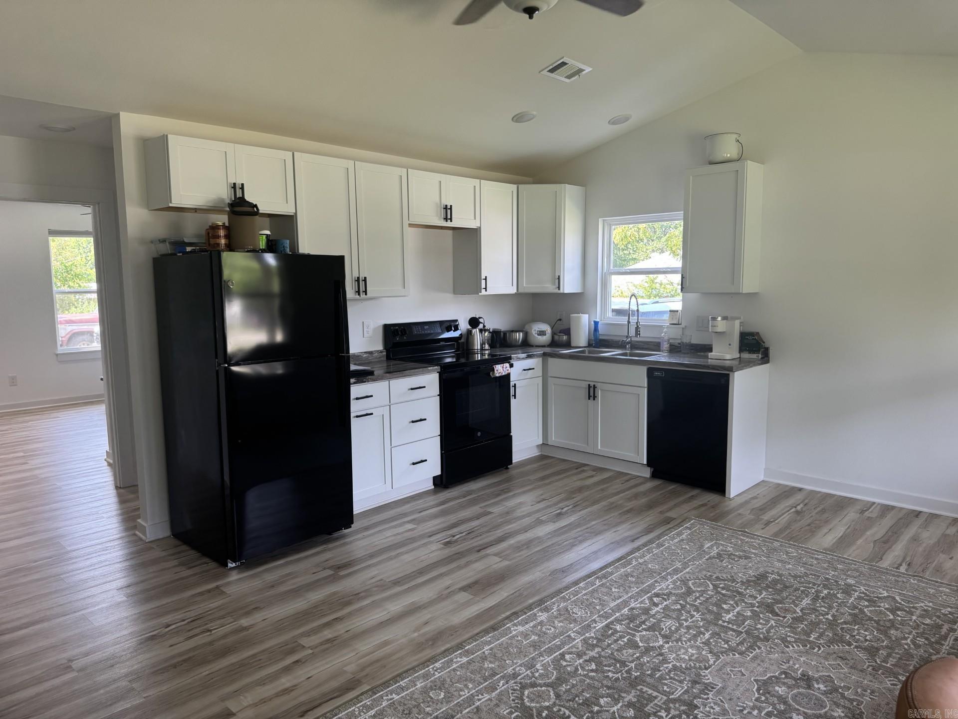 405 Walnut Street Property Photo 7
