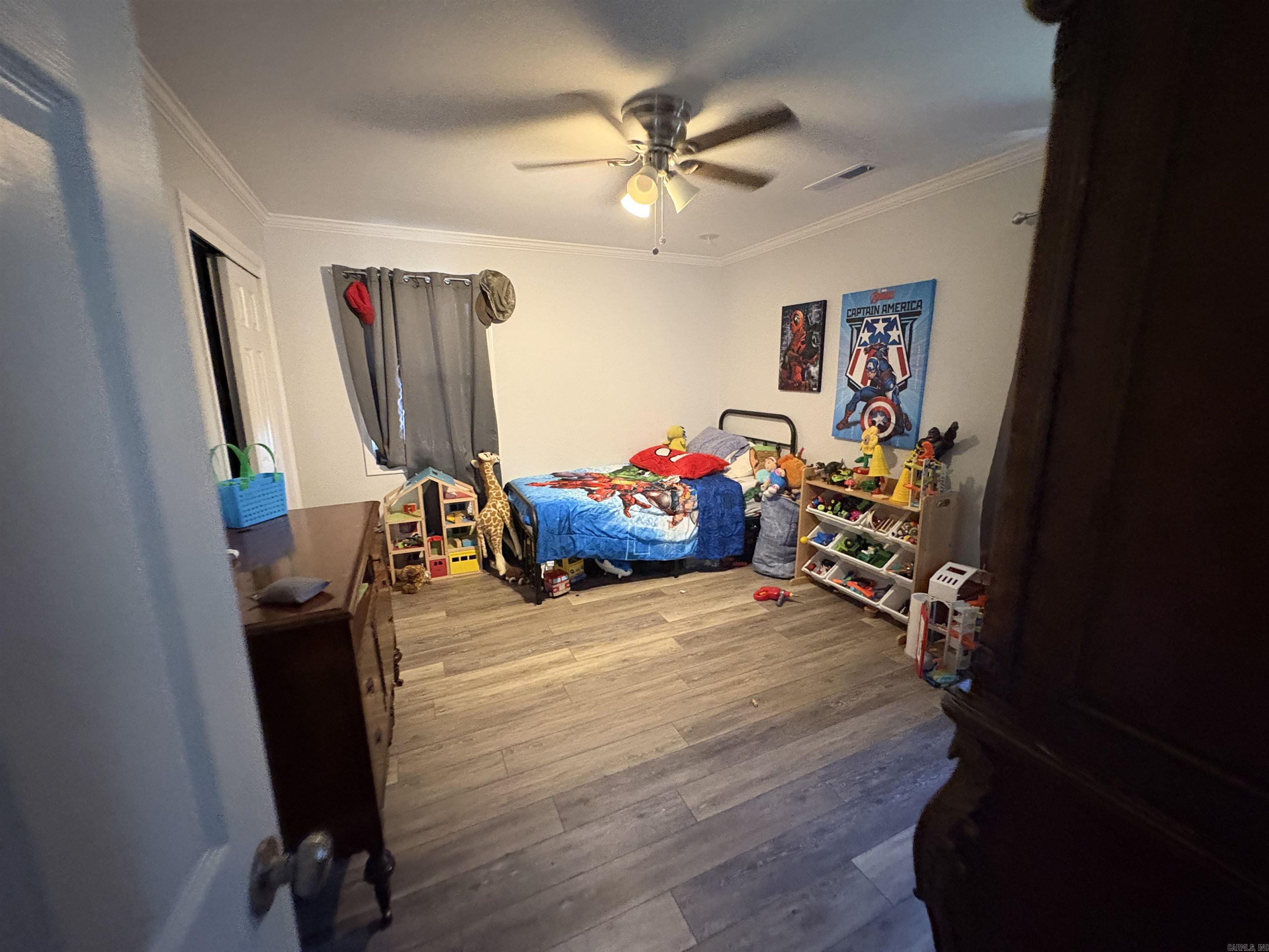 908 Block St Property Photo 5