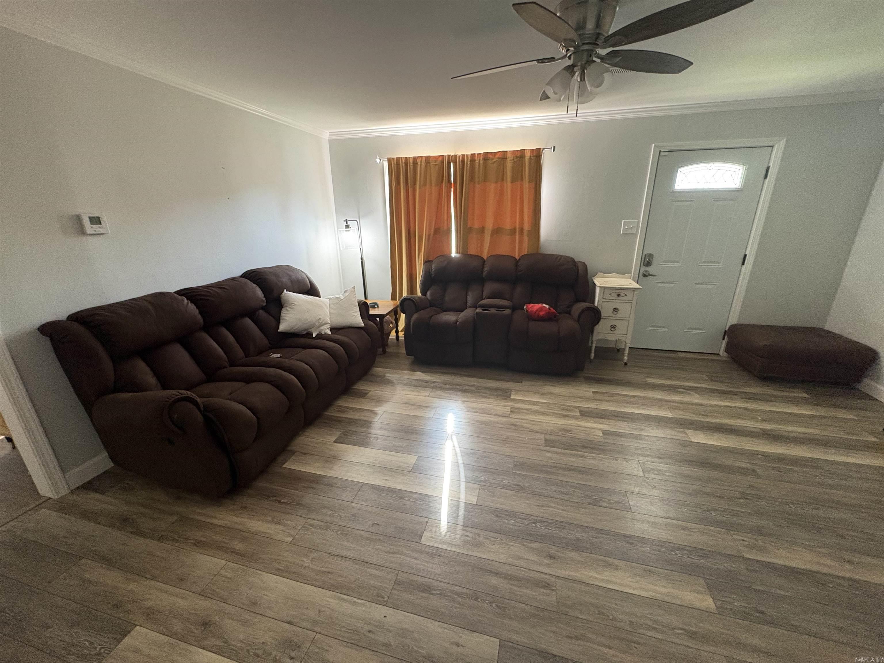 908 Block St Property Photo 12