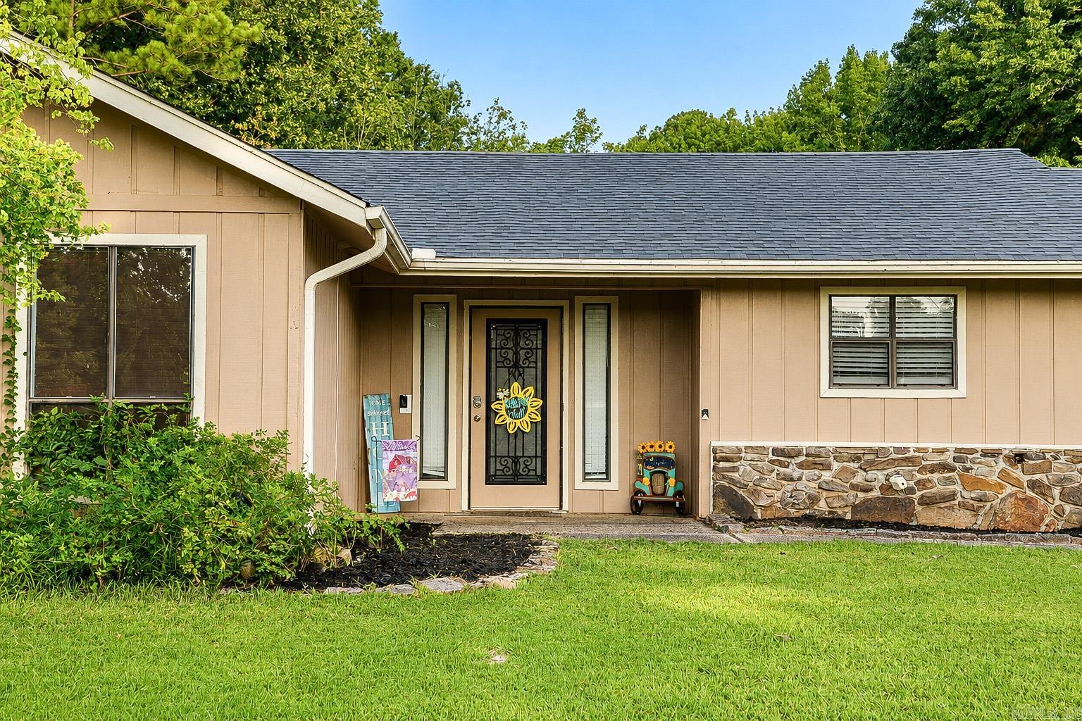 8128 Cross Road Property Photo 1