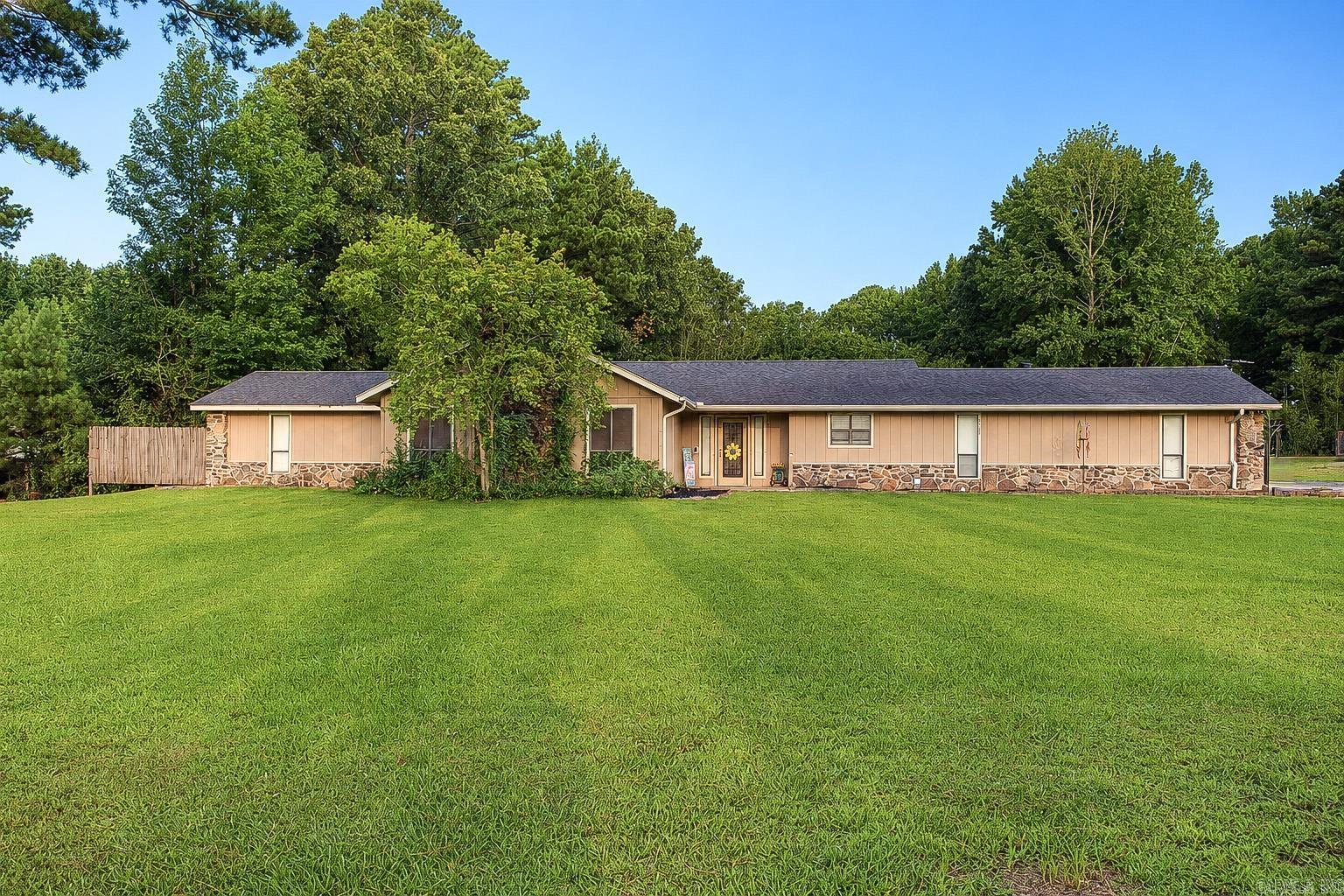 8128 Cross Road Property Photo 2