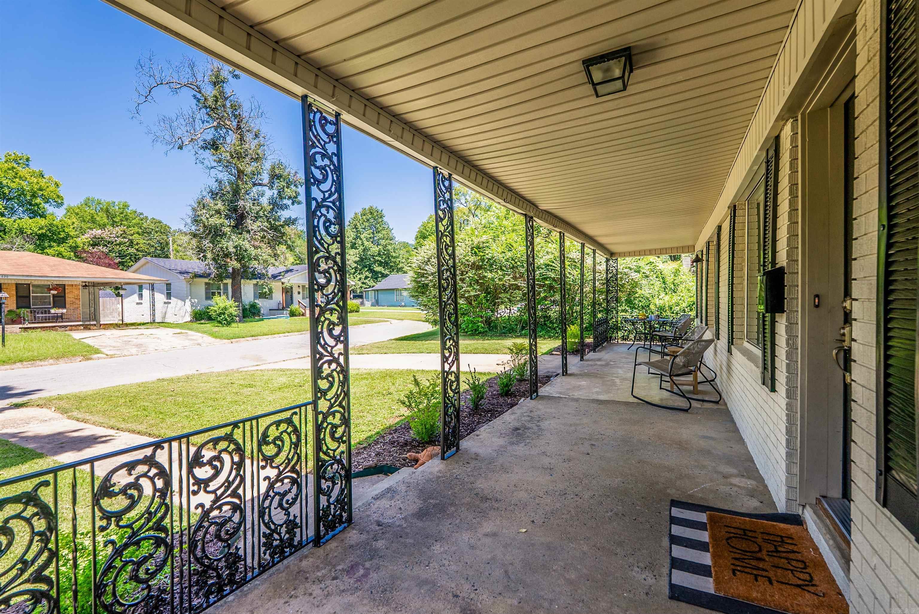 613 N Pierce Street Property Photo 4