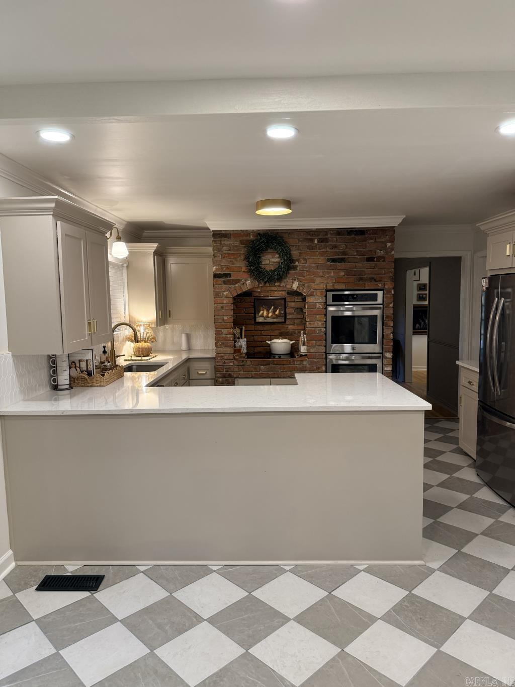 2400 Justin Matthews Drive Property Photo 8