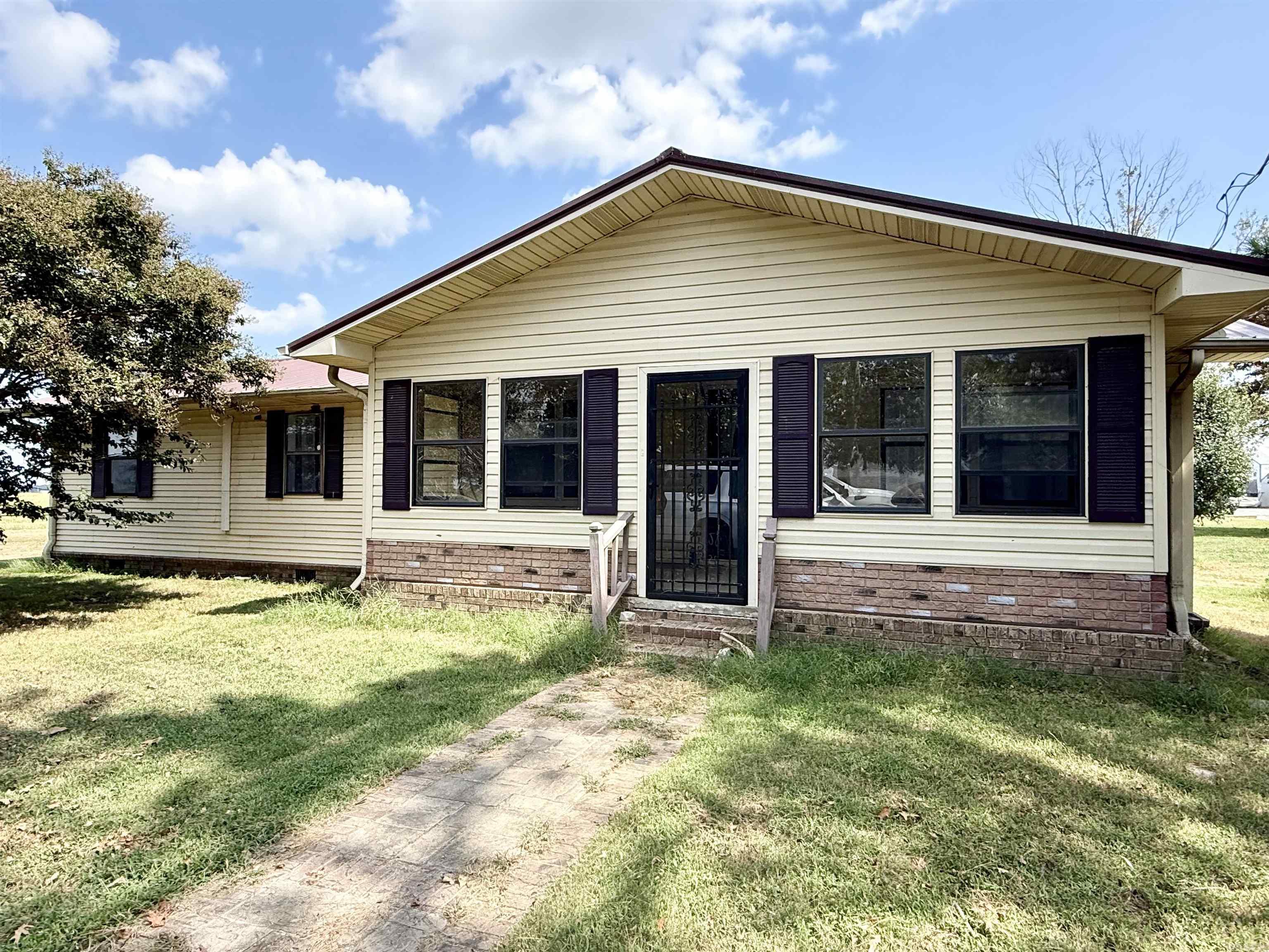 1547 S Highway 135 Property Photo 1