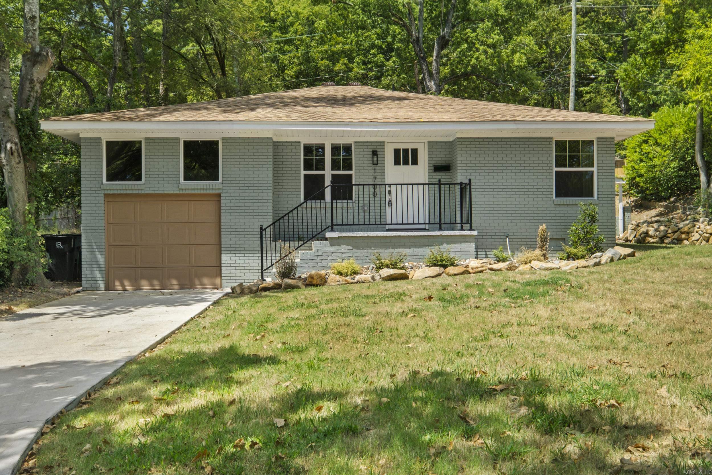 1700 Lilac Circle Property Photo 1