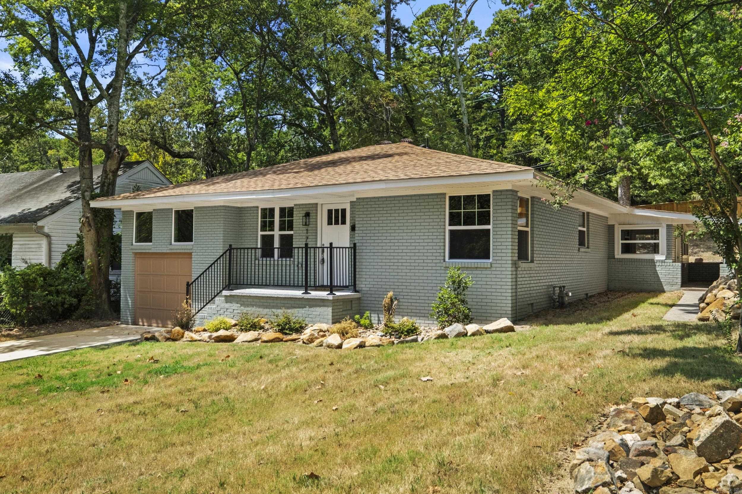 1700 Lilac Circle Property Photo 3
