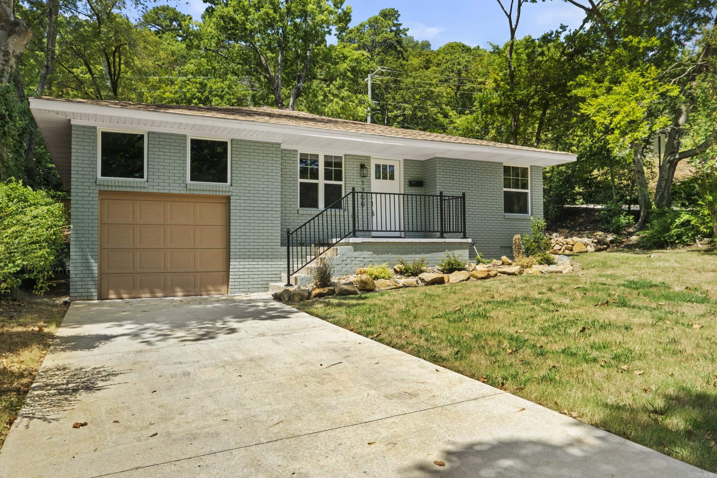1700 Lilac Circle Property Photo 6