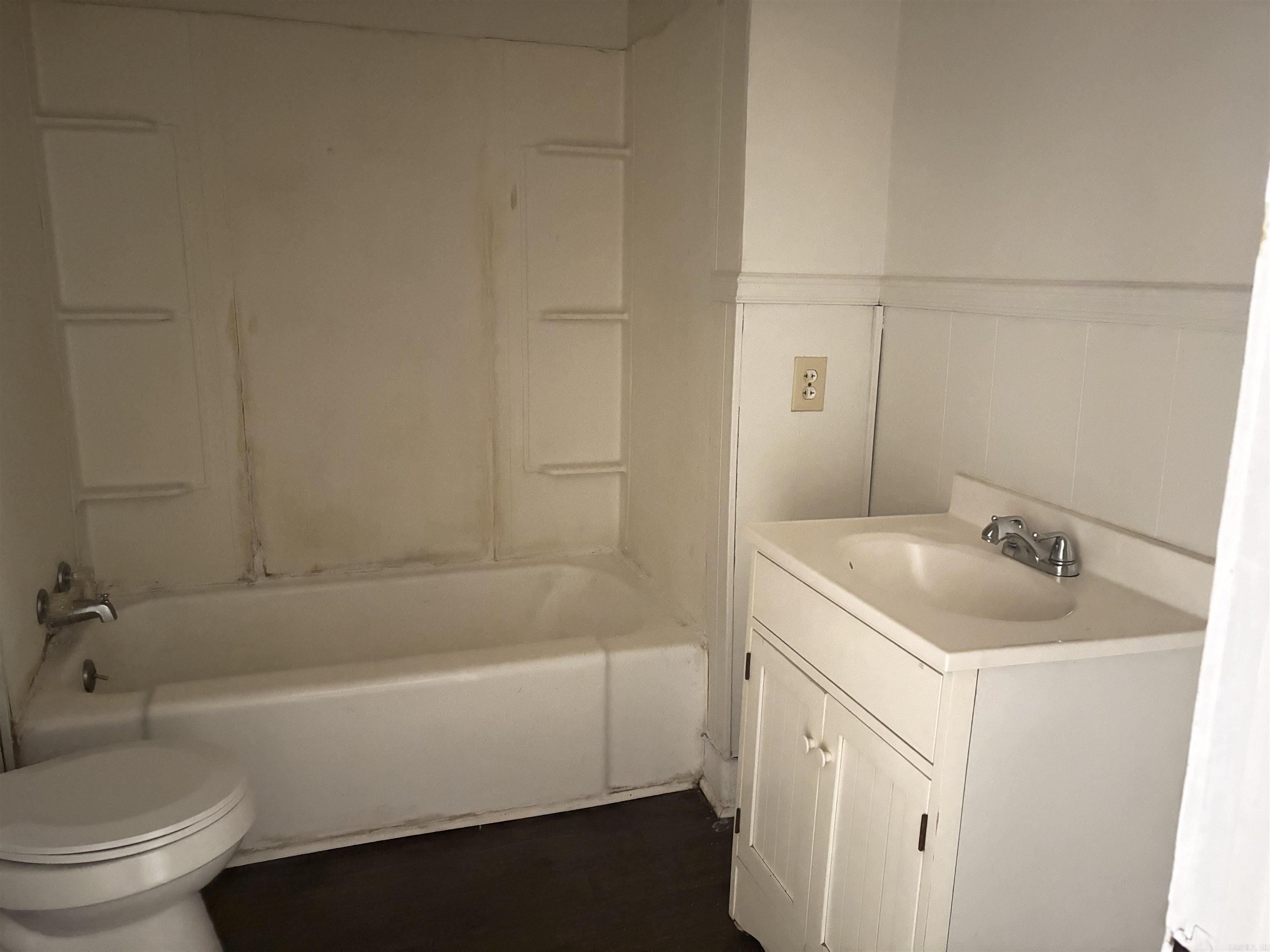 217 W 3rd St. Property Photo 8