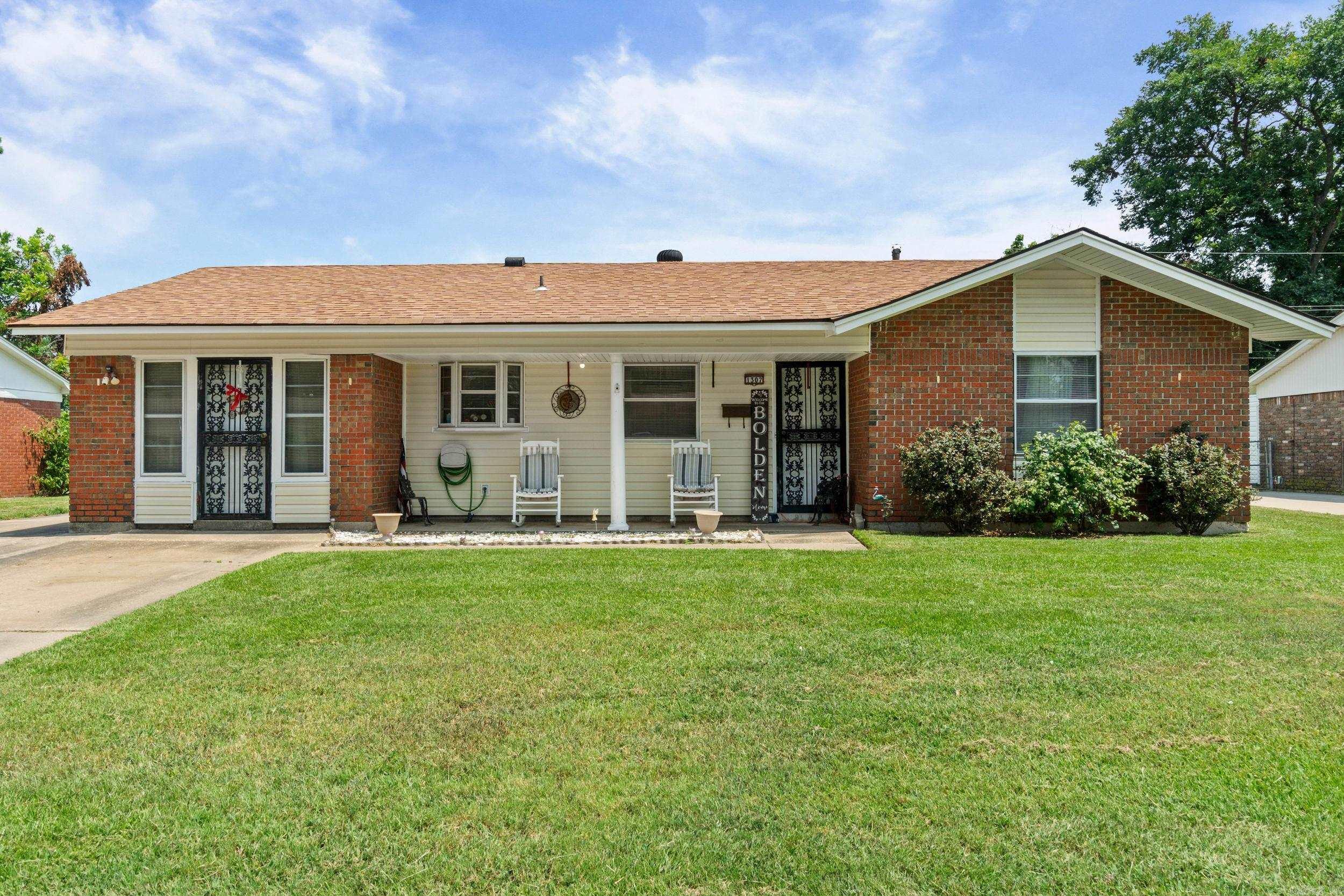 1307 S Dakota St Property Photo 1