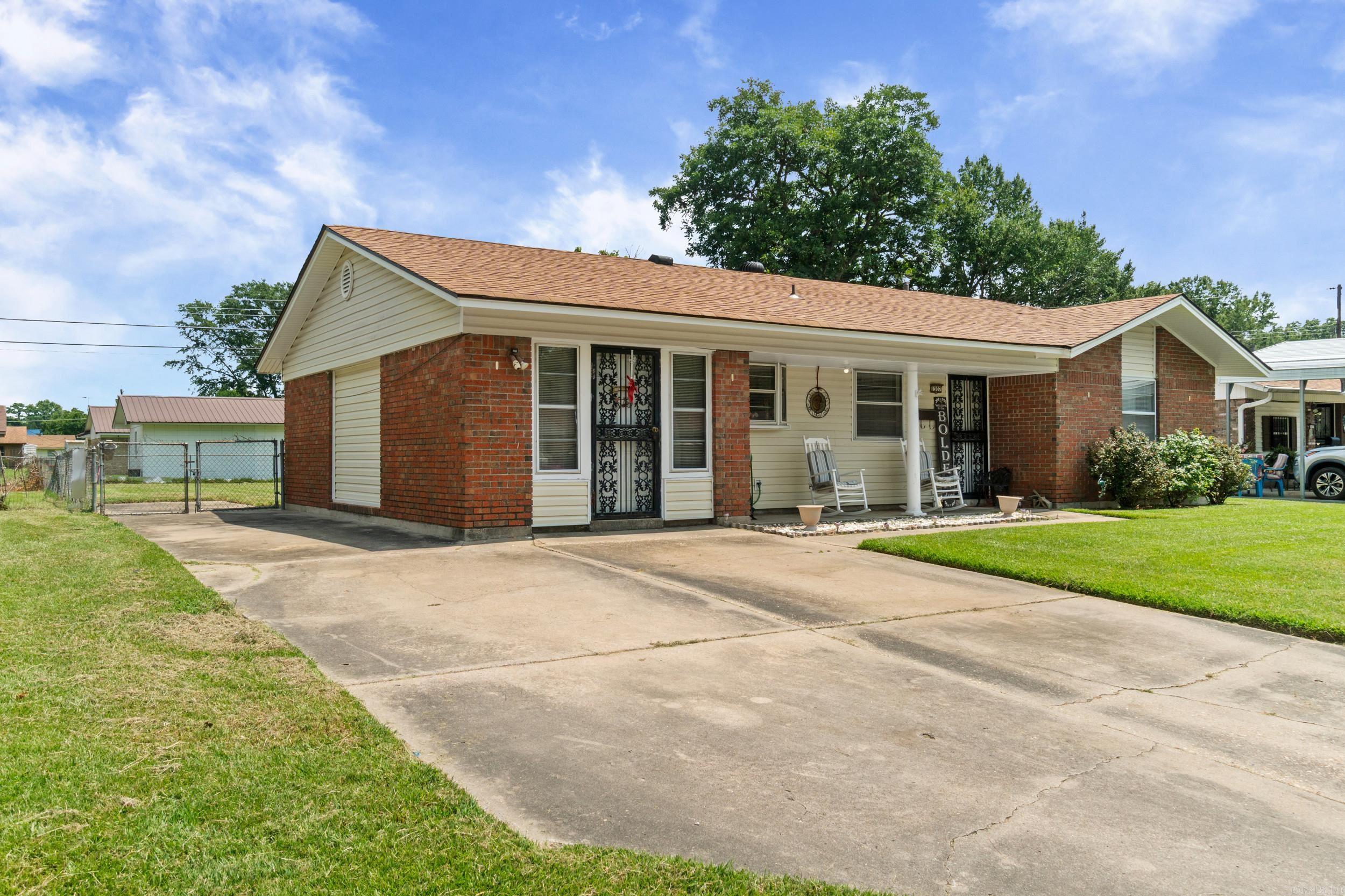 1307 S Dakota St Property Photo 2