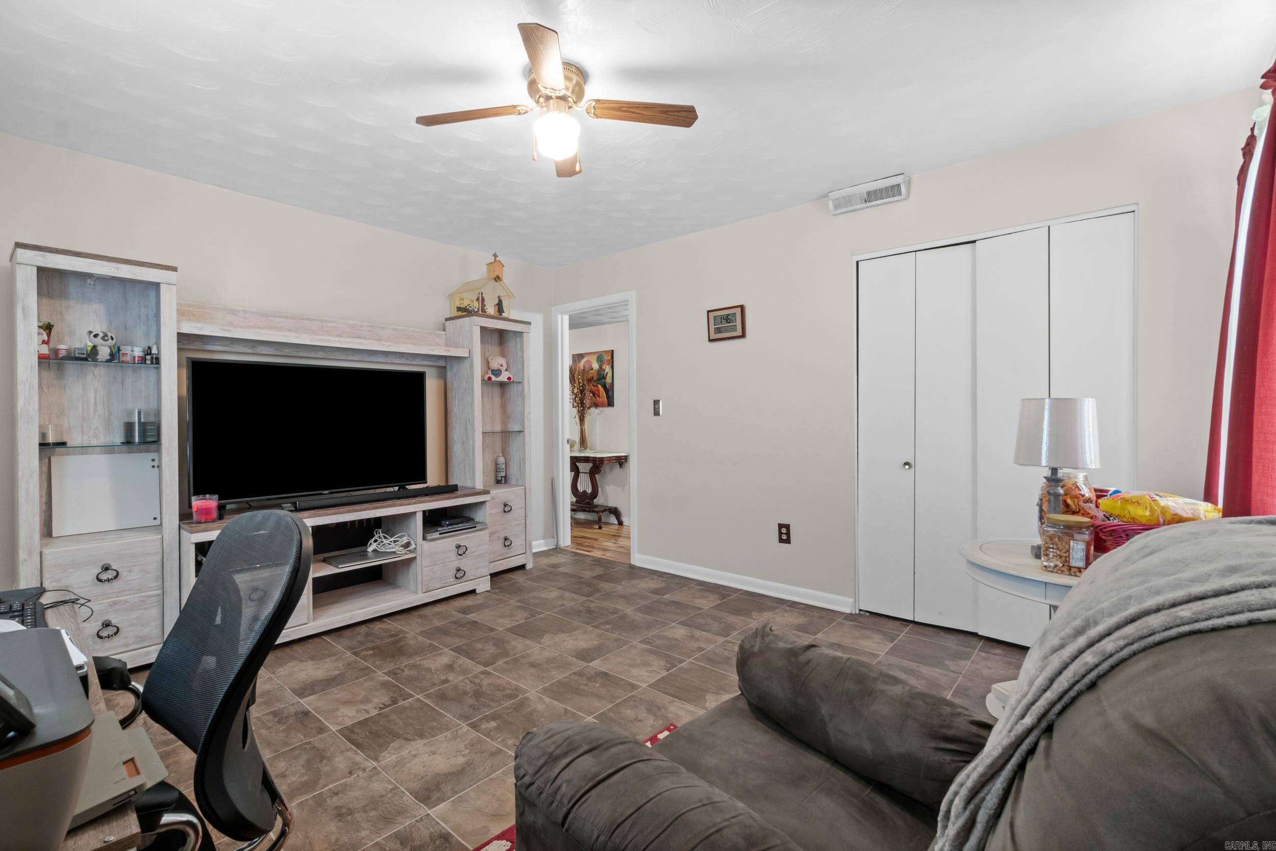 1307 S Dakota St Property Photo 17
