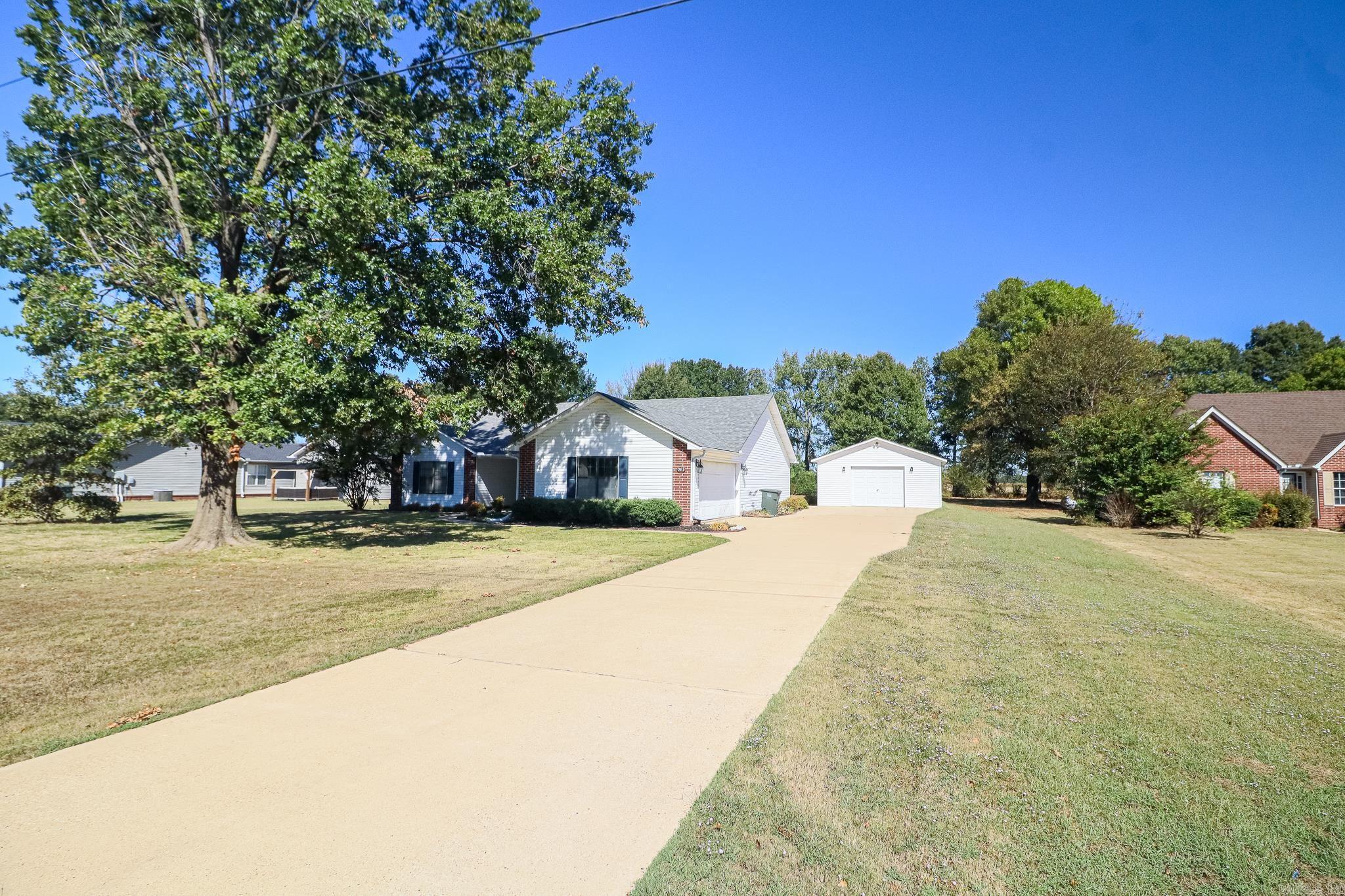 261 County Road 620 Property Photo 1