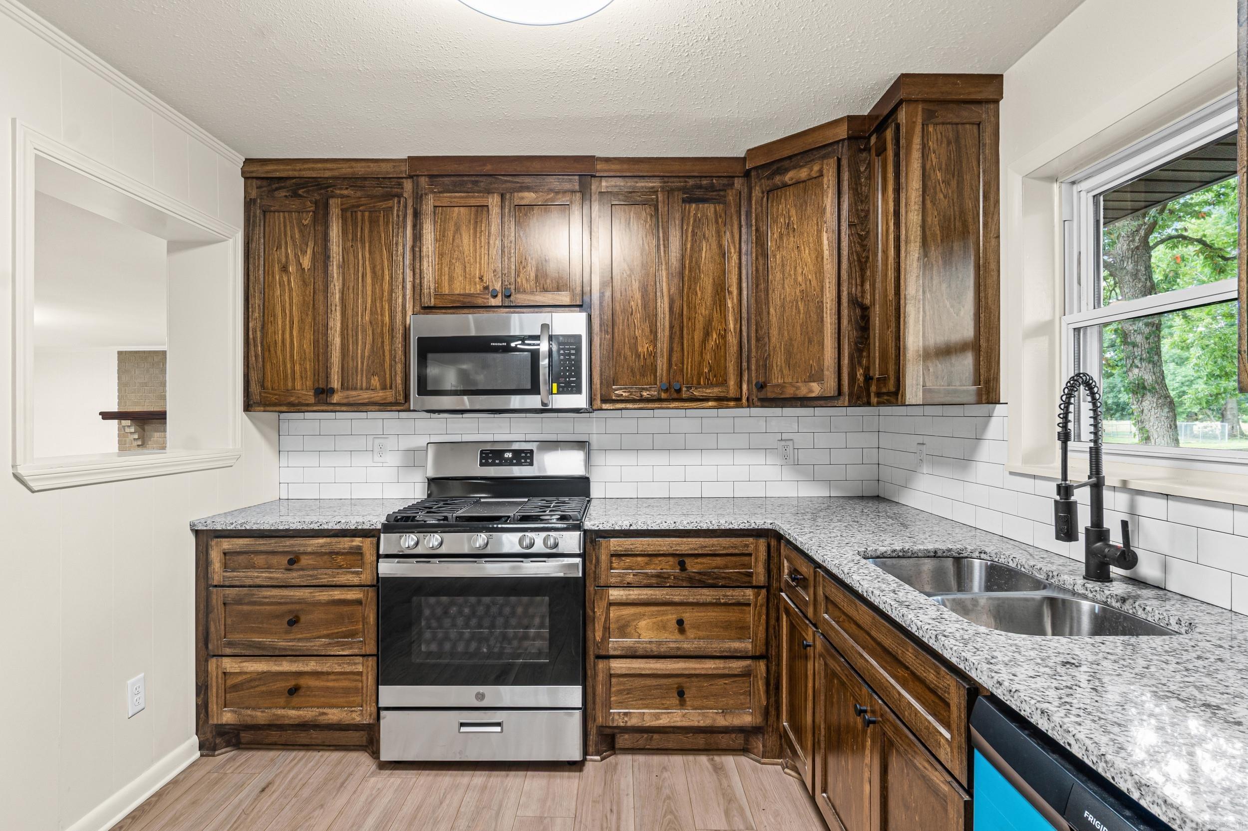 2235 Hwy 31 N Property Photo 6