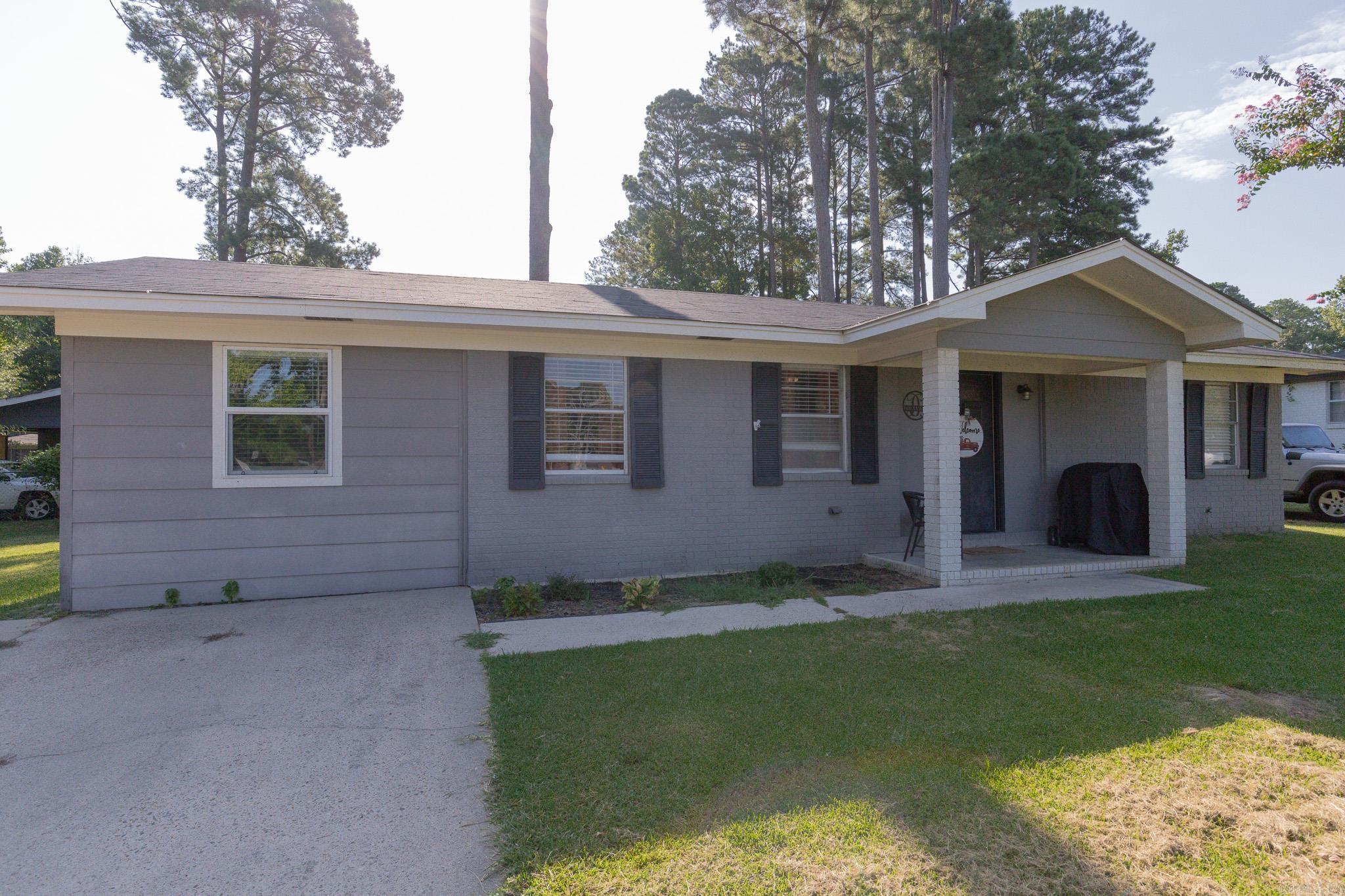 718 Jones Drive Property Photo 2