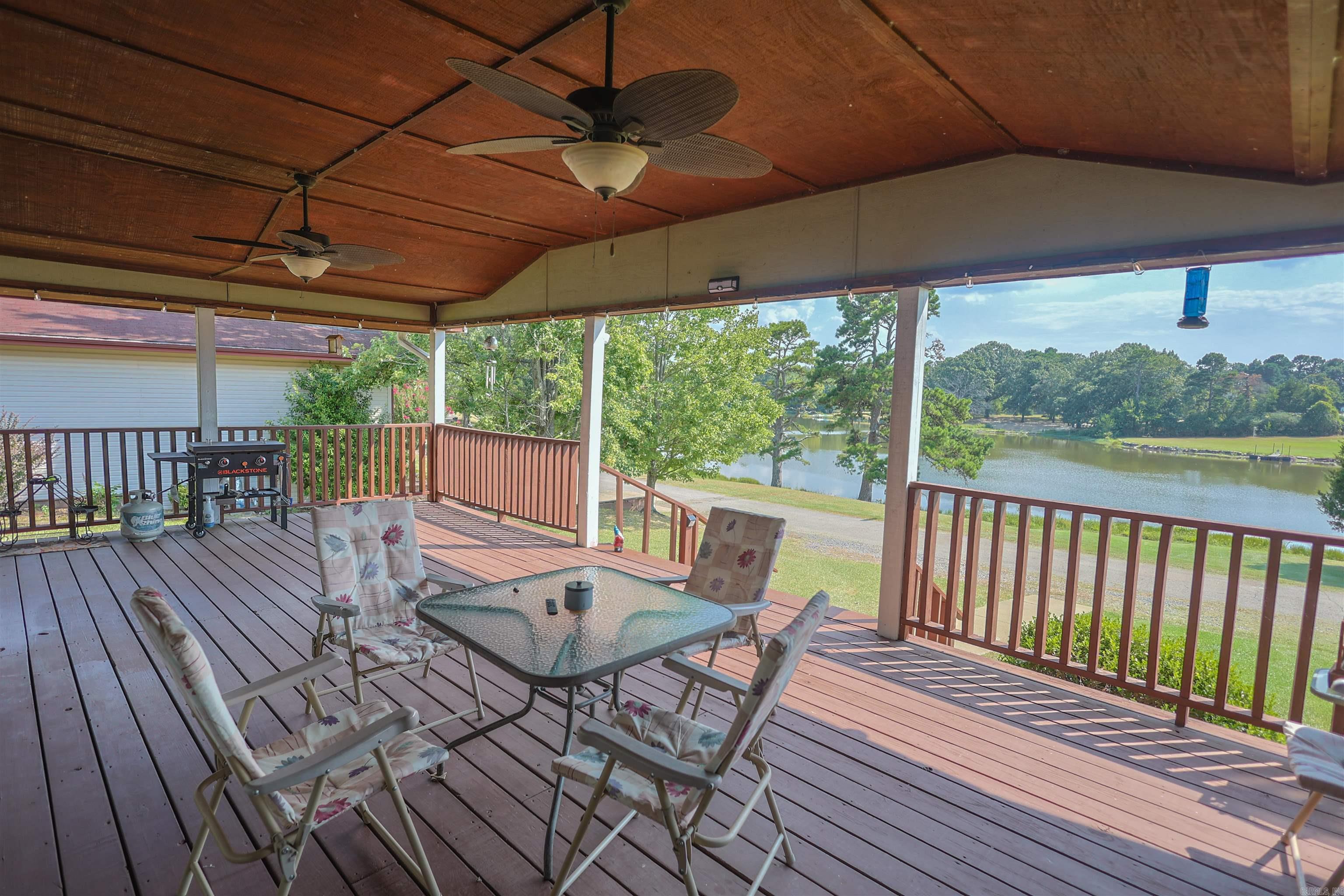 1007 Lakeside Drive Property Photo 6