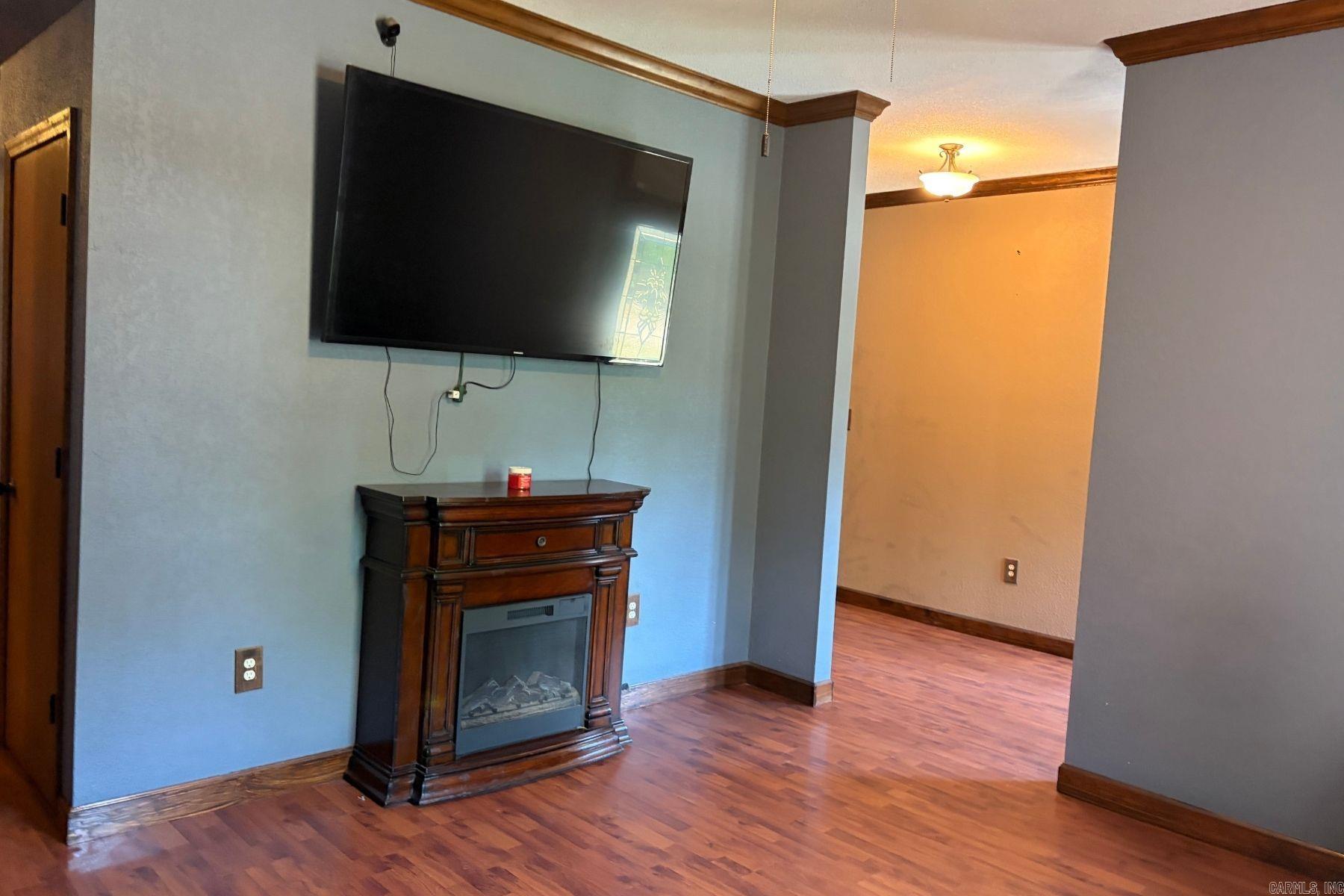 8202 Oak Creek Property Photo 5