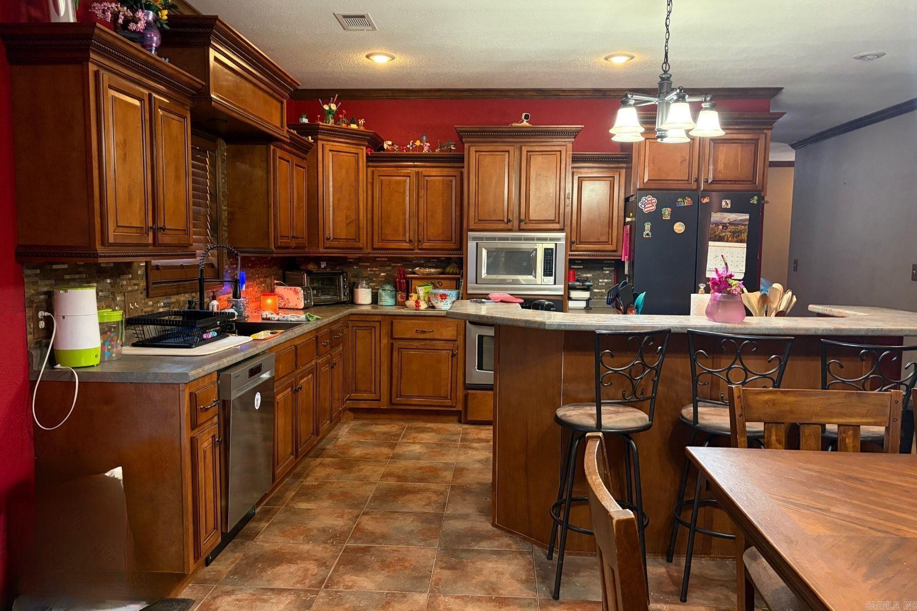 8202 Oak Creek Property Photo 7