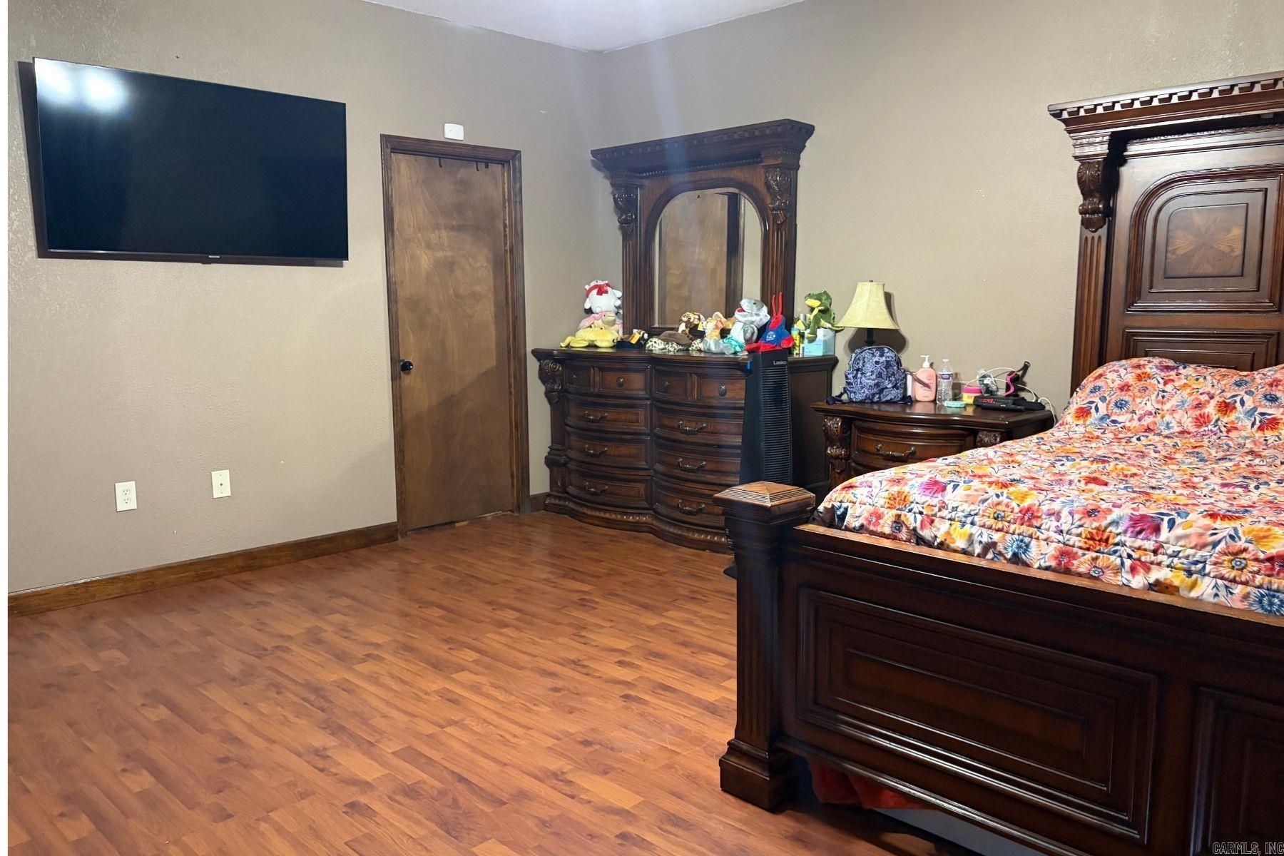 8202 Oak Creek Property Photo 9