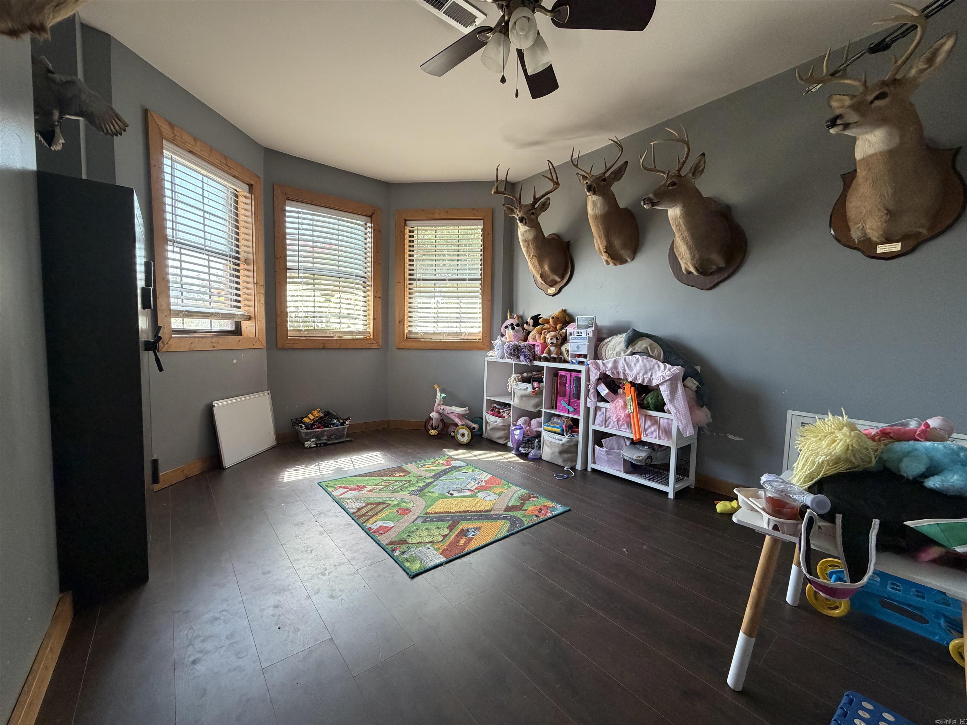 1203 N Charlyne Avenue Property Photo 9