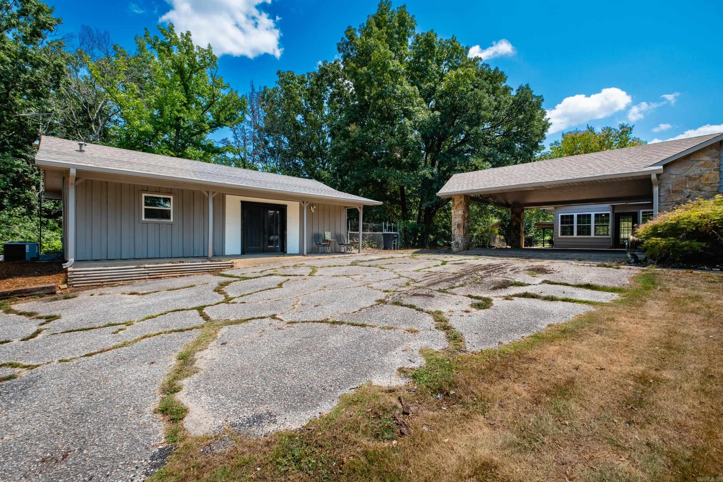 8222 Ridge Road Property Photo 7
