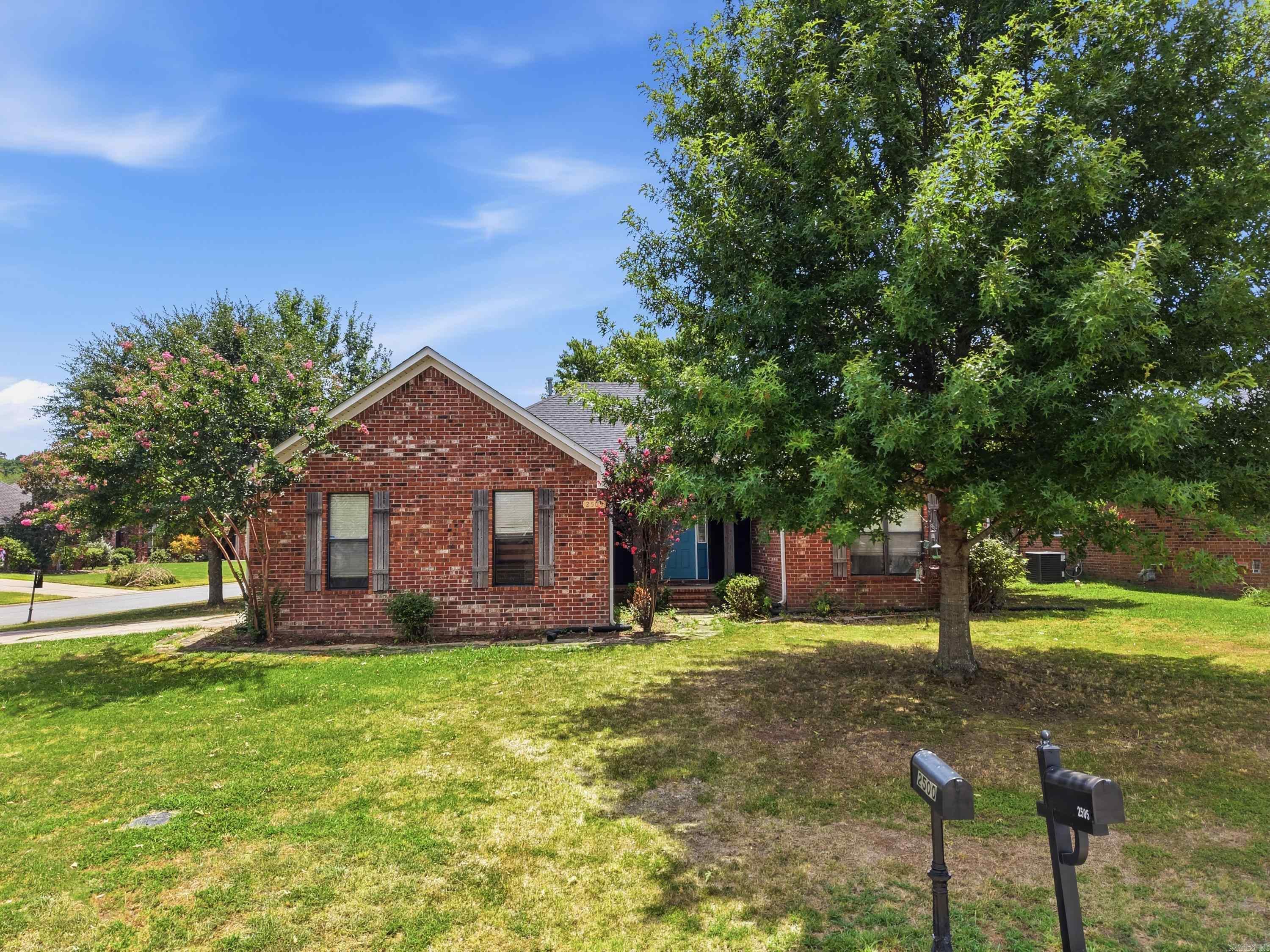 2505 Gladiola Property Photo 1