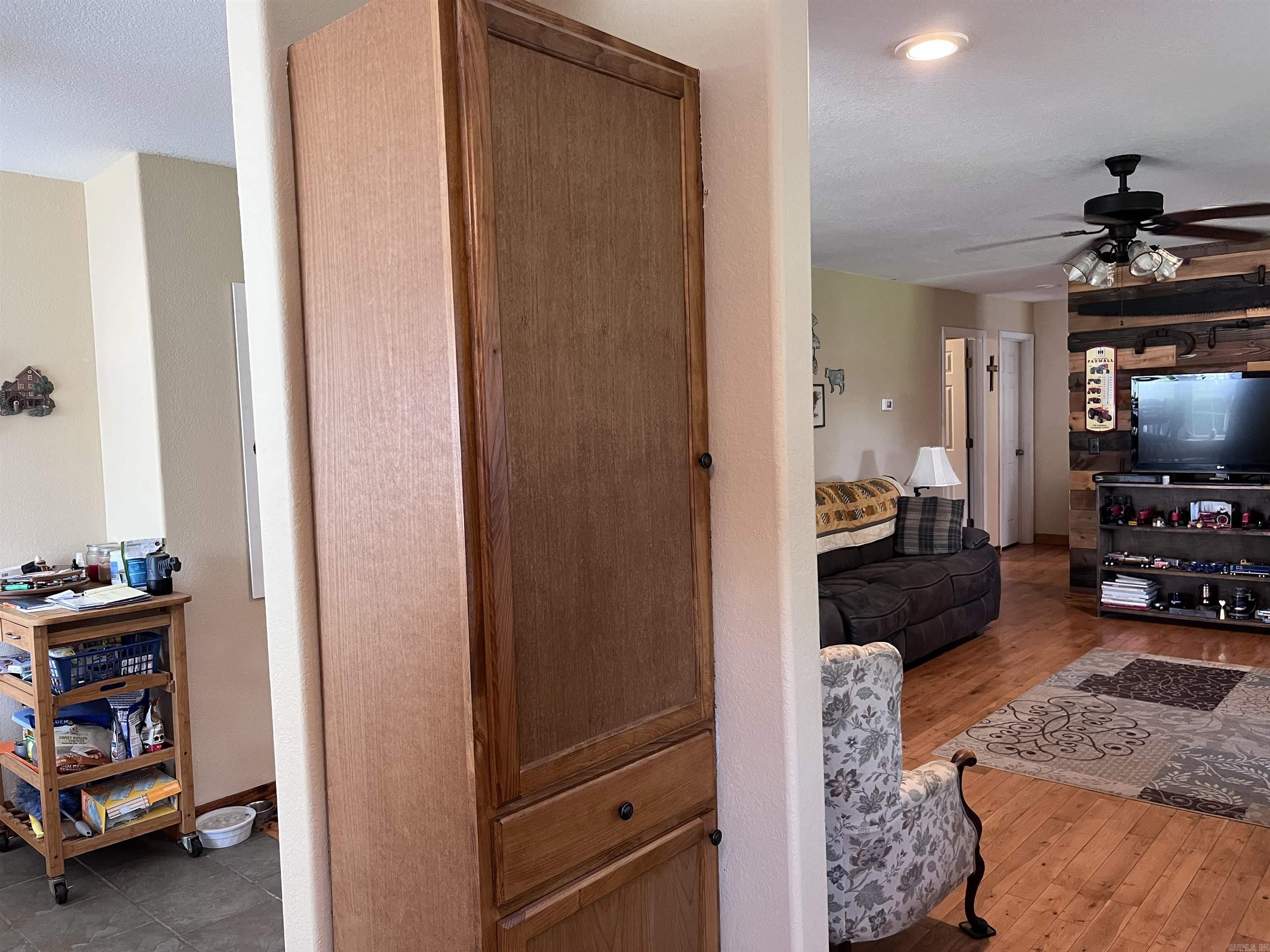 2076 Jimmy Creek Road Property Photo 10
