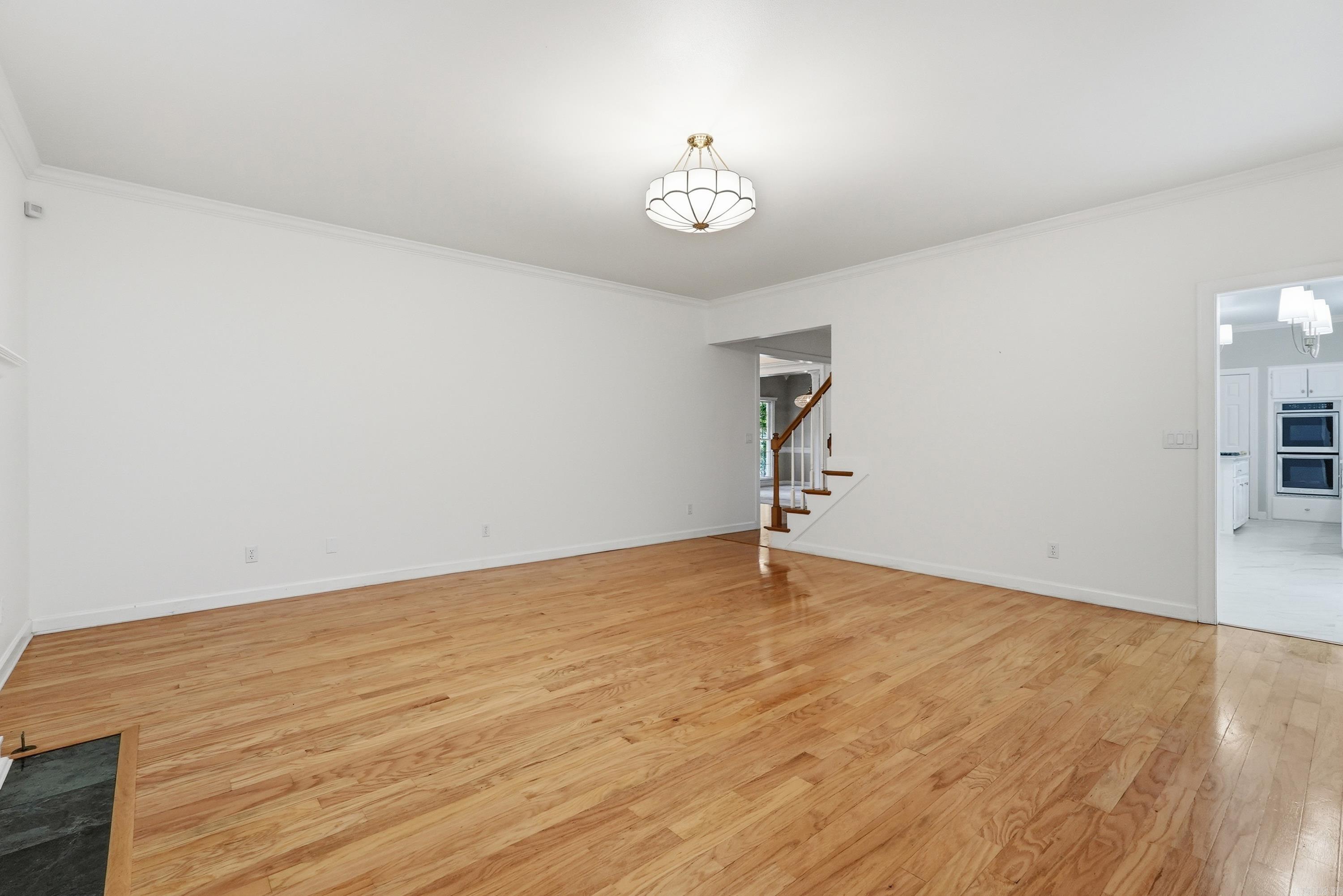 13609 Napoleon Road Property Photo 11
