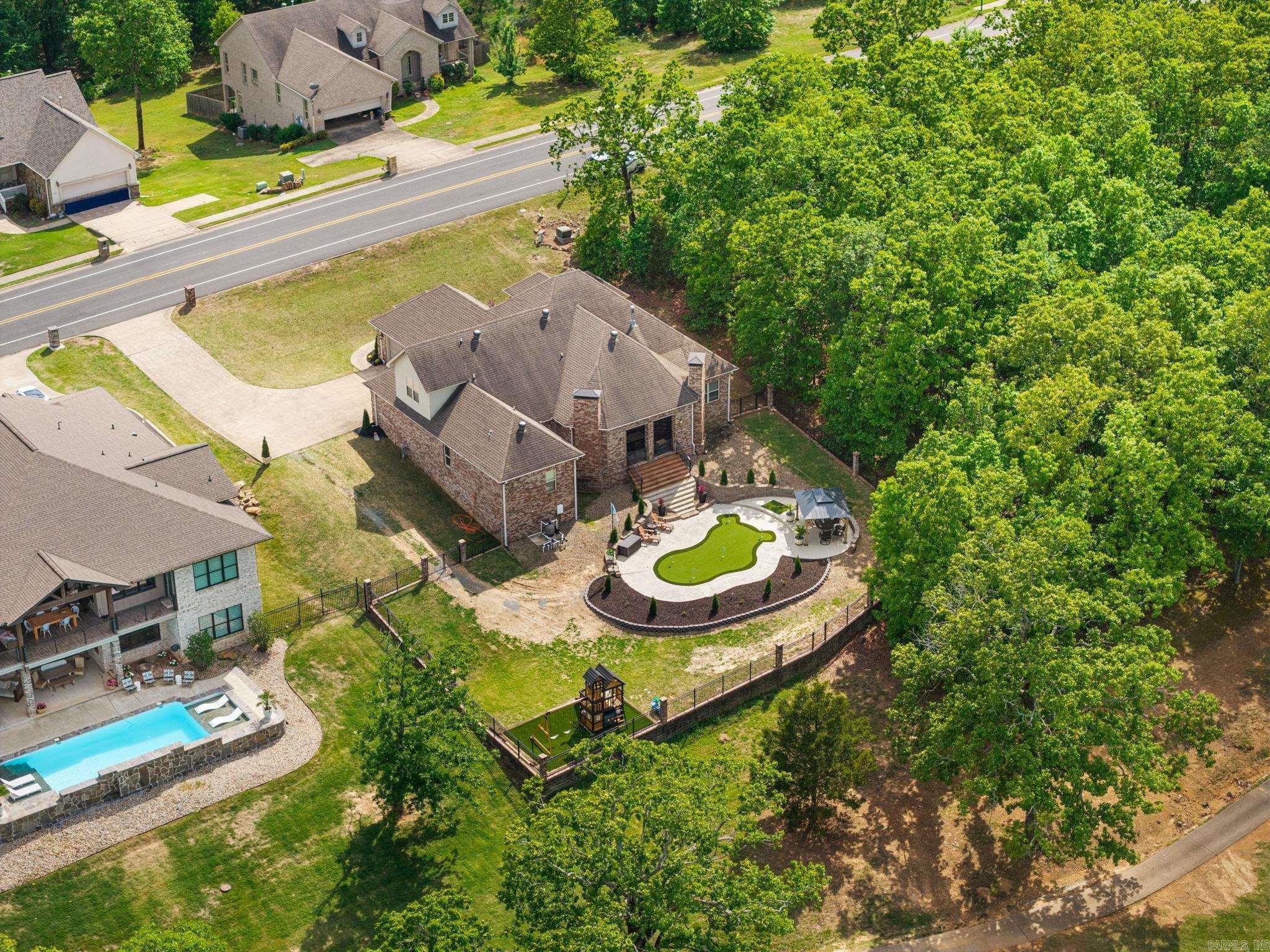 502 Greystone Boulevard Property Photo 3