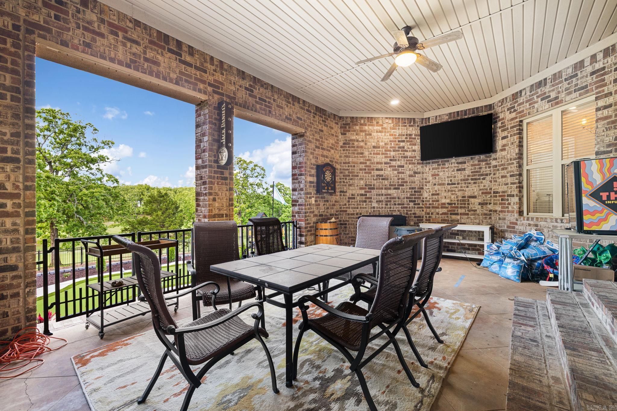 502 Greystone Boulevard Property Photo 4