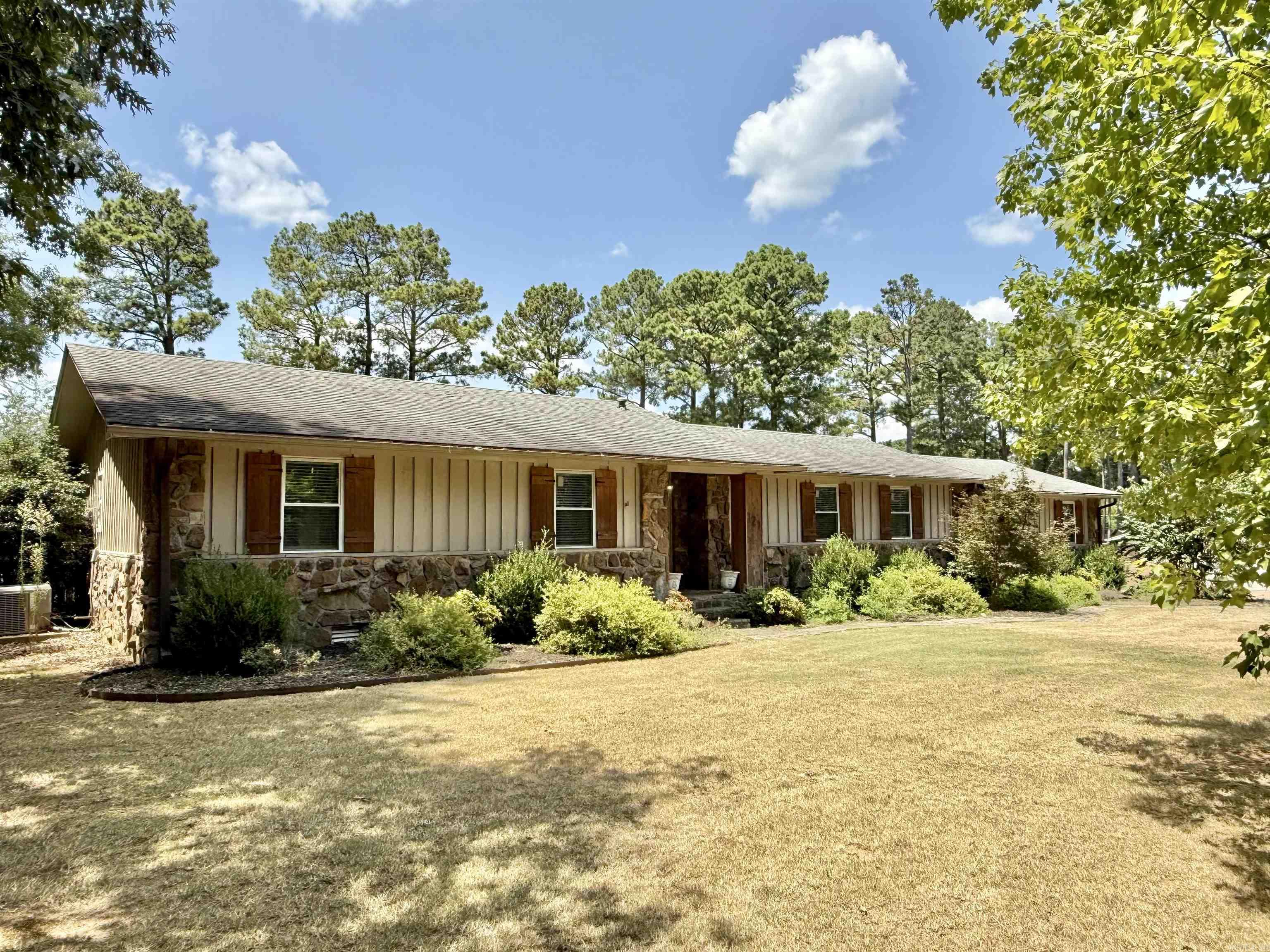 121 LongLeaf Dr Property Photo 1