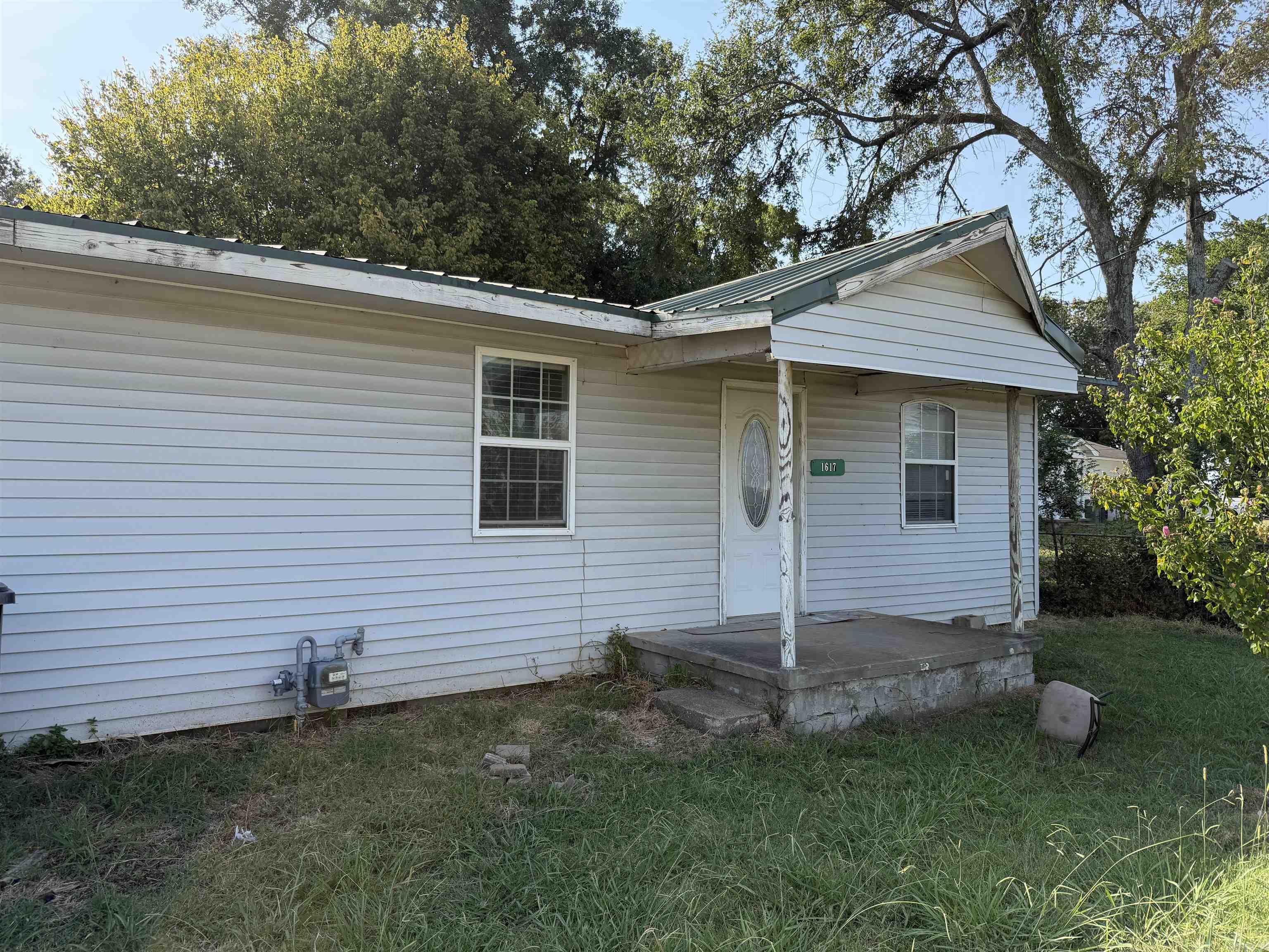 1617 Kathleen St Property Photo 1