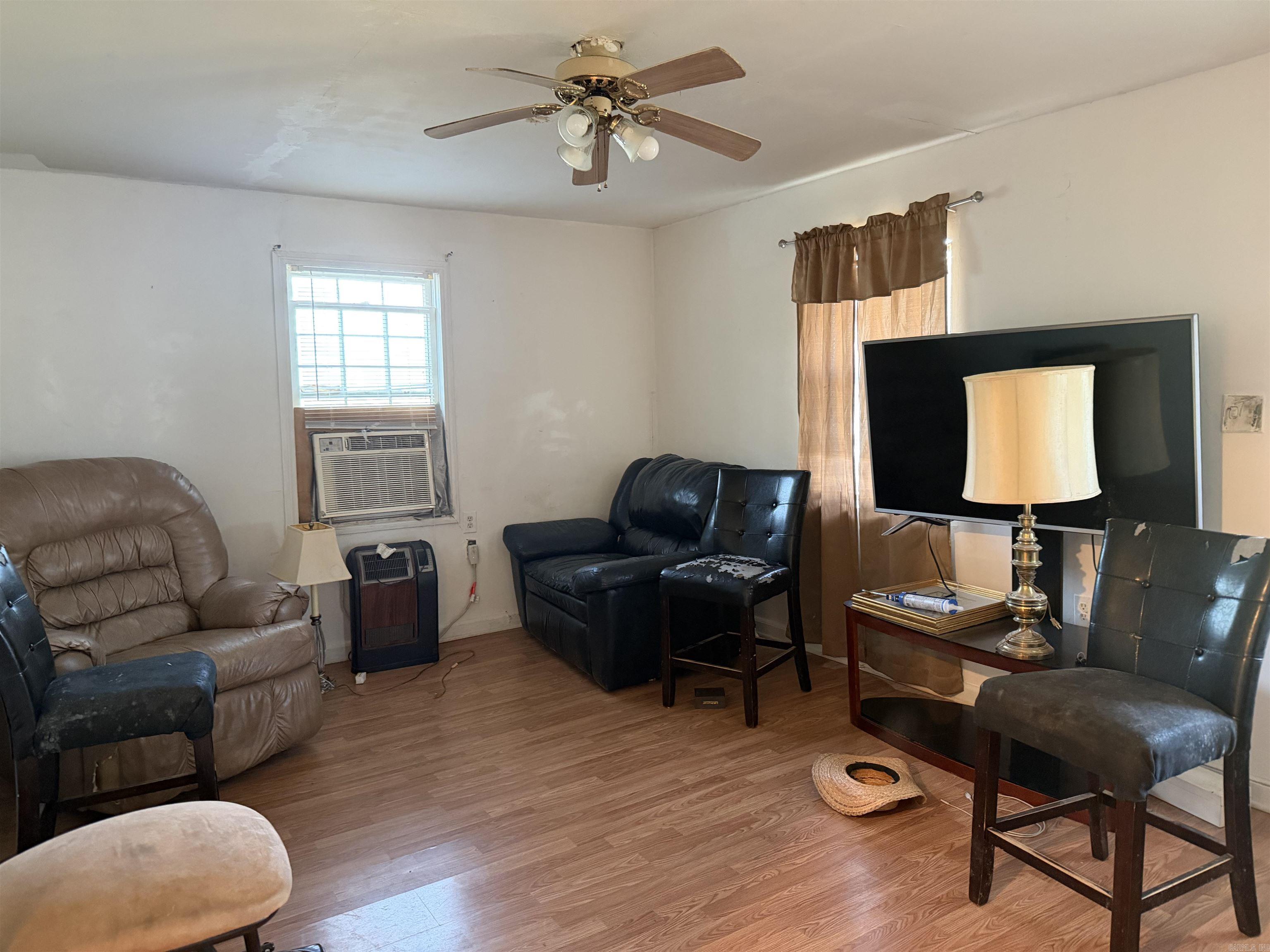 1617 Kathleen St Property Photo 3