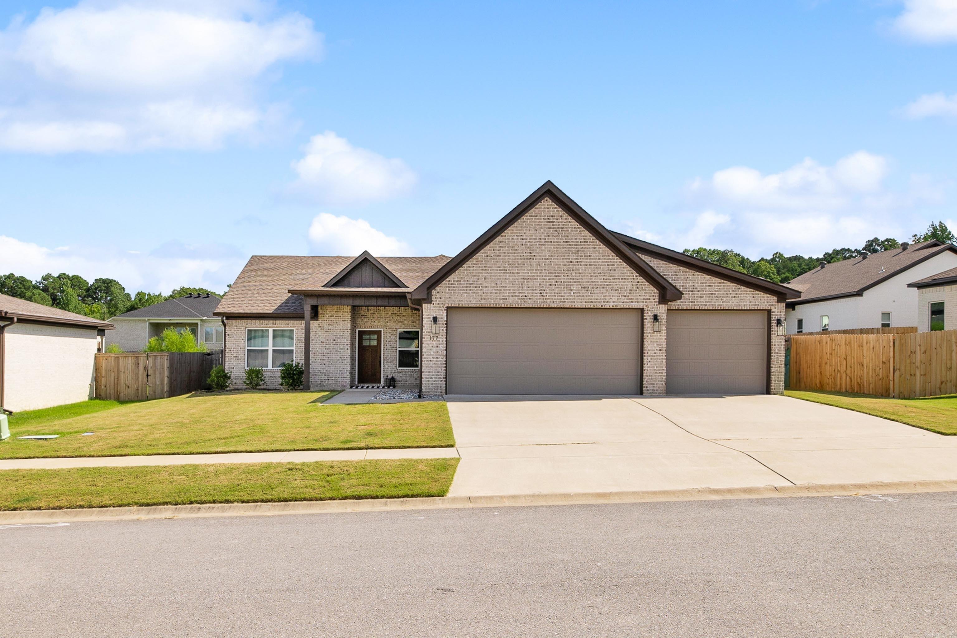 177 Lombard Heights Property Photo 3