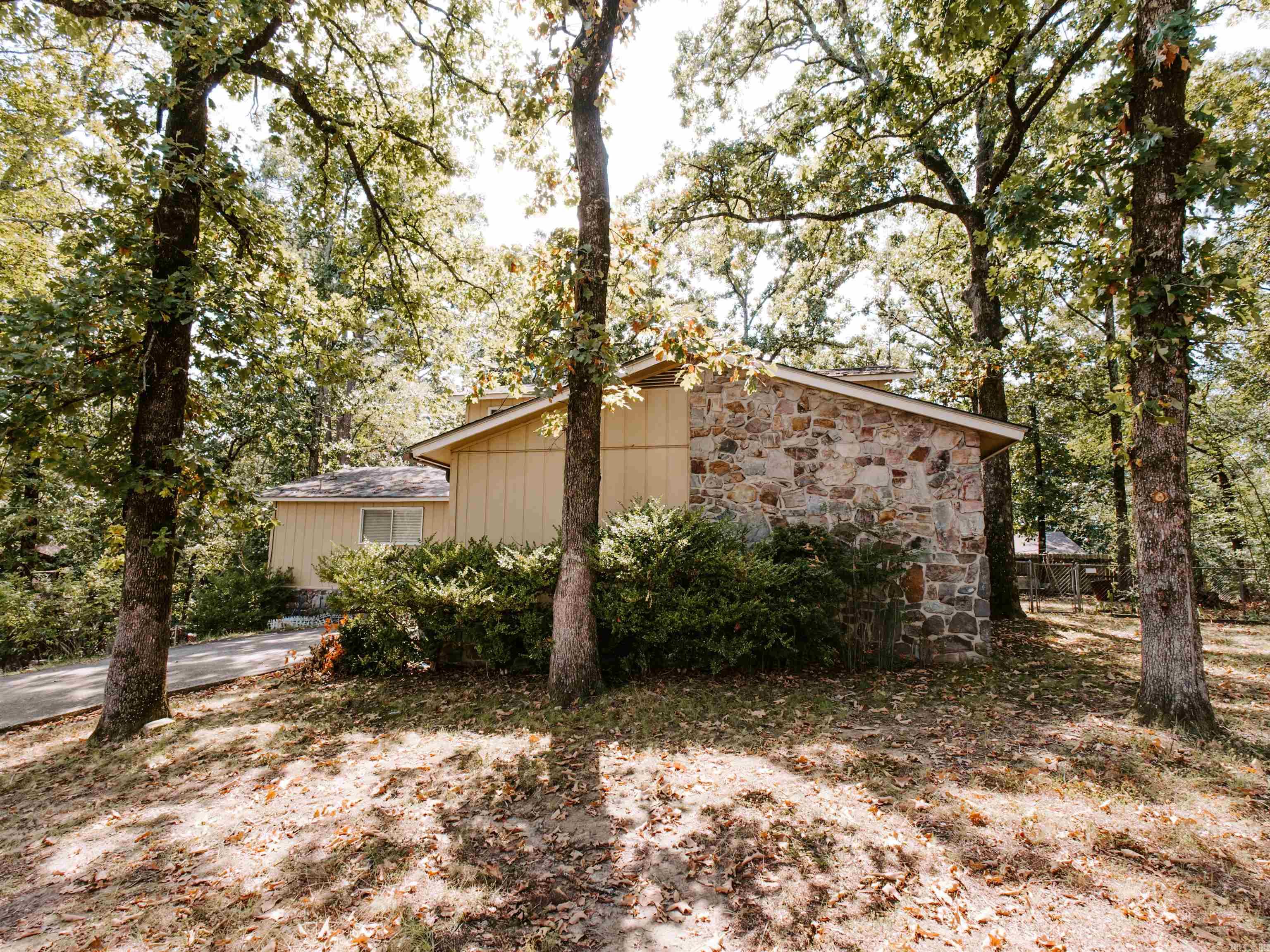 207 Brookhollow Court Property Photo 2
