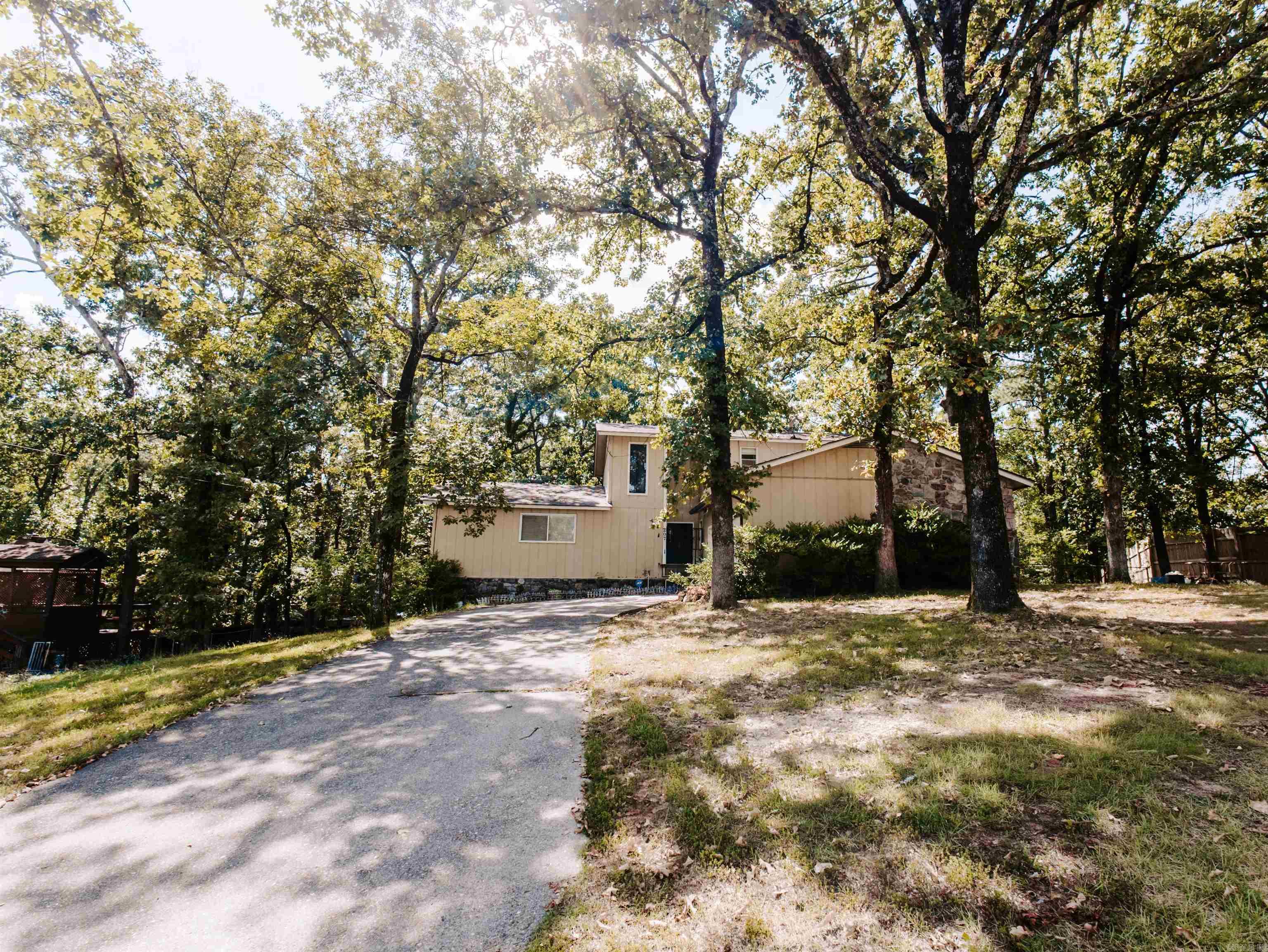 207 Brookhollow Court Property Photo 3