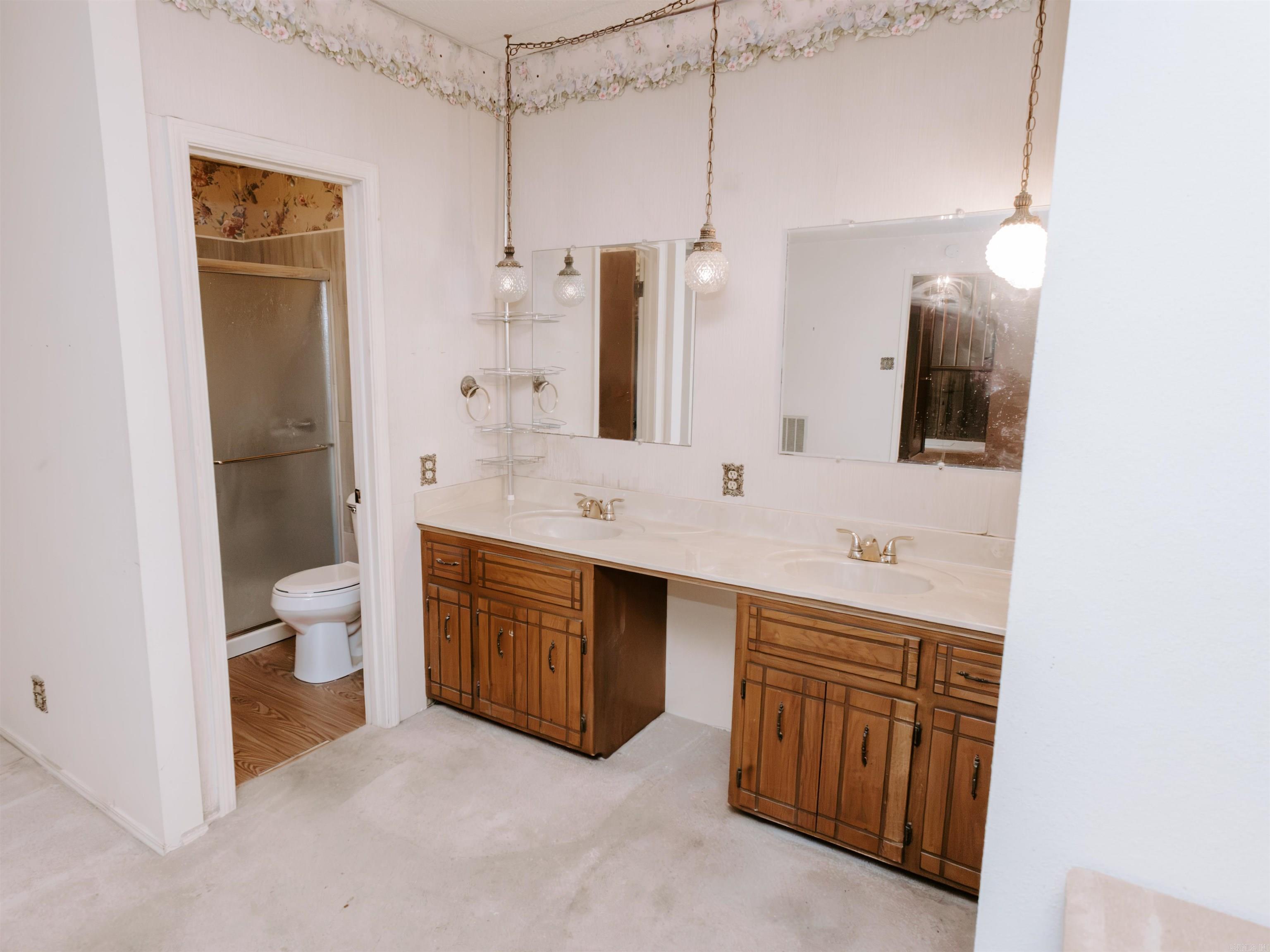 207 Brookhollow Court Property Photo 18