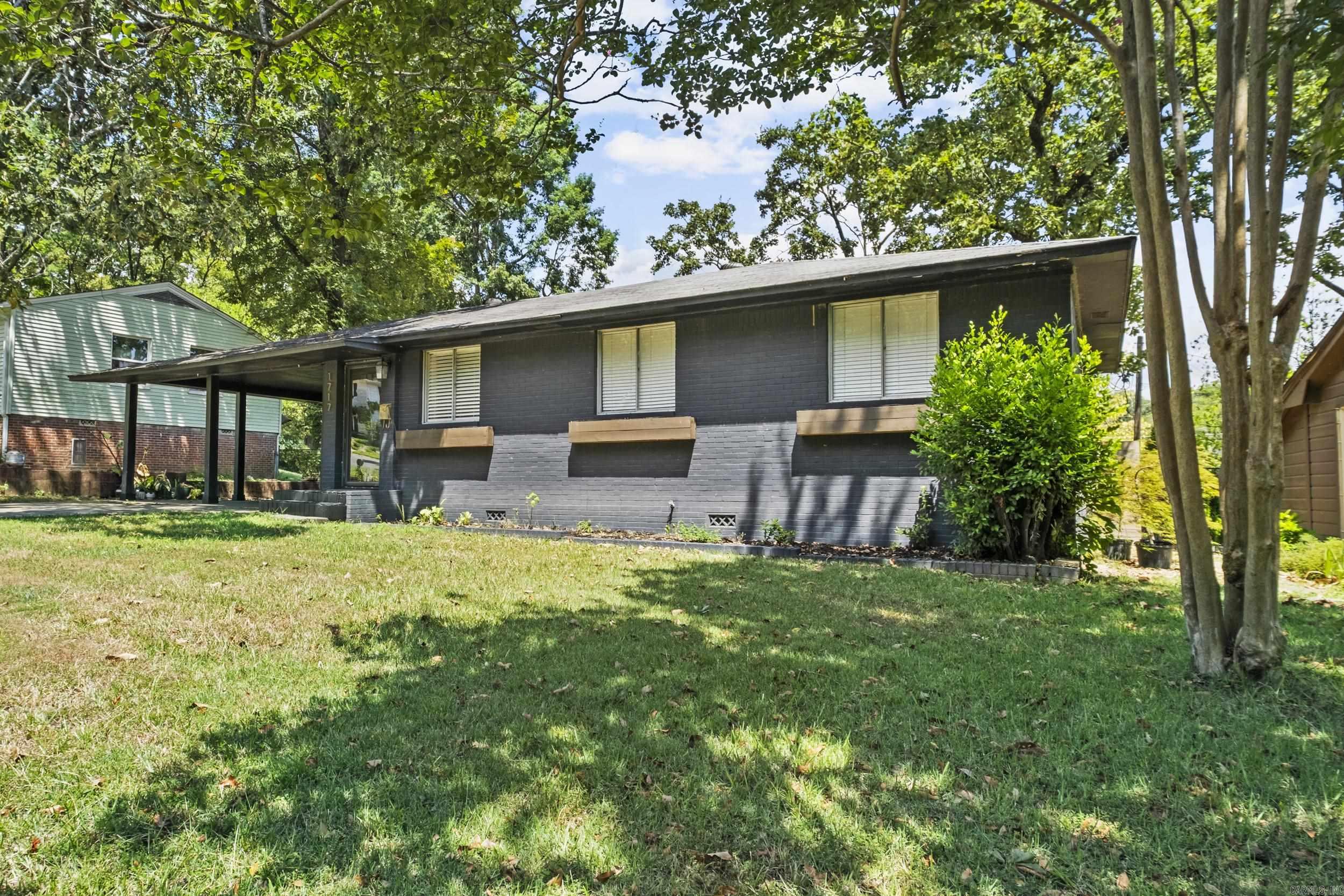 1717 E 31st Property Photo 2