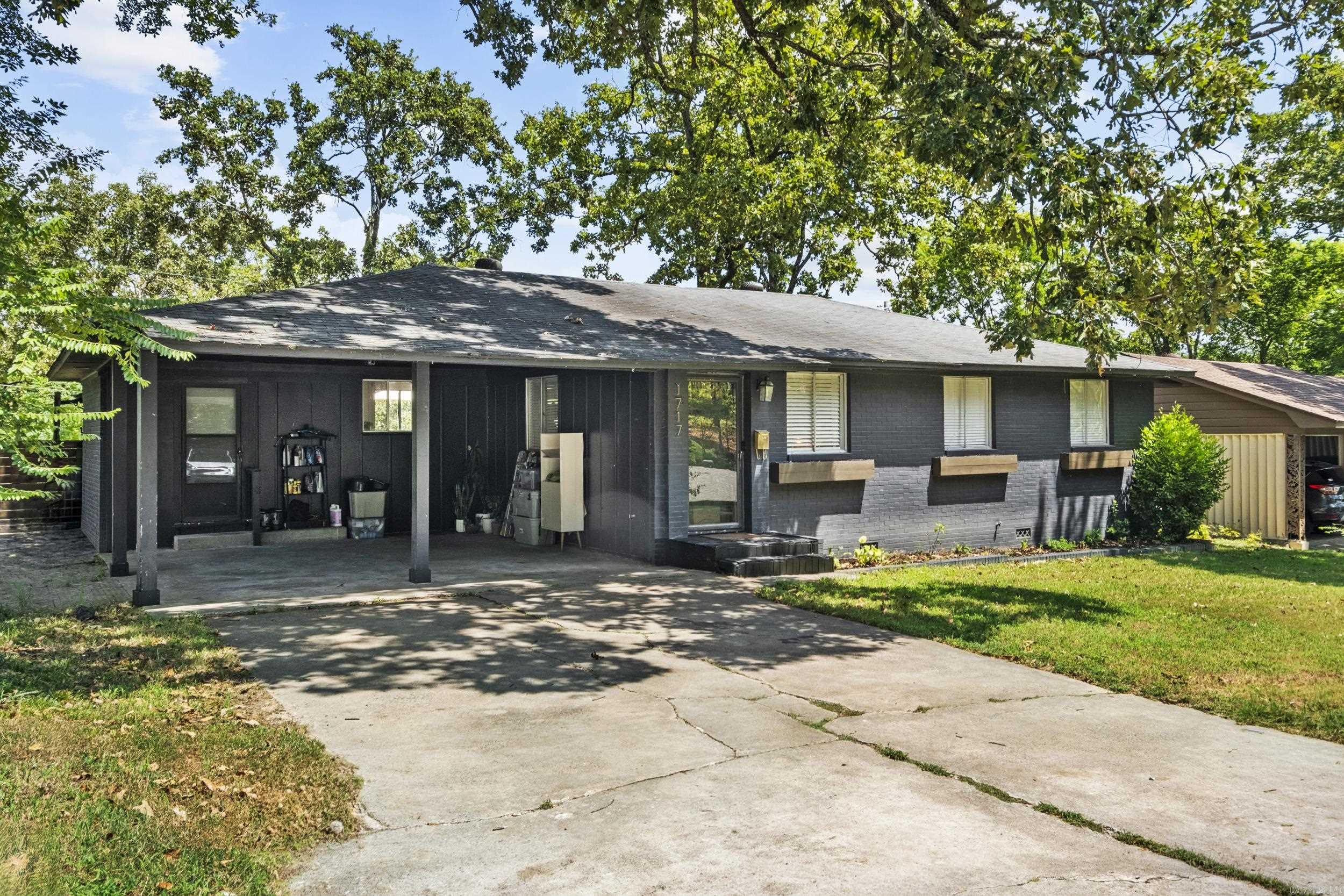 1717 E 31st Property Photo 3