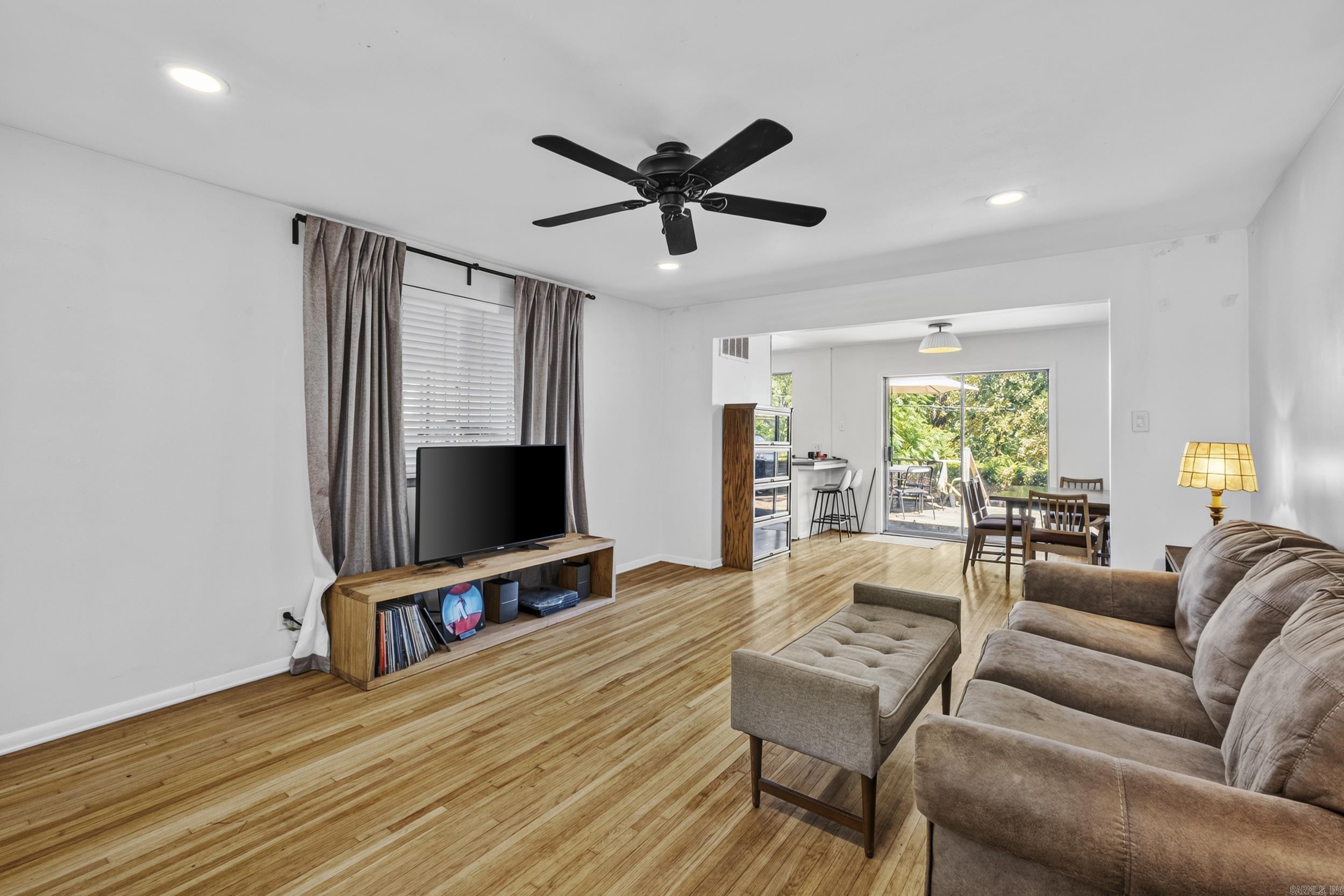 1717 E 31st Property Photo 5